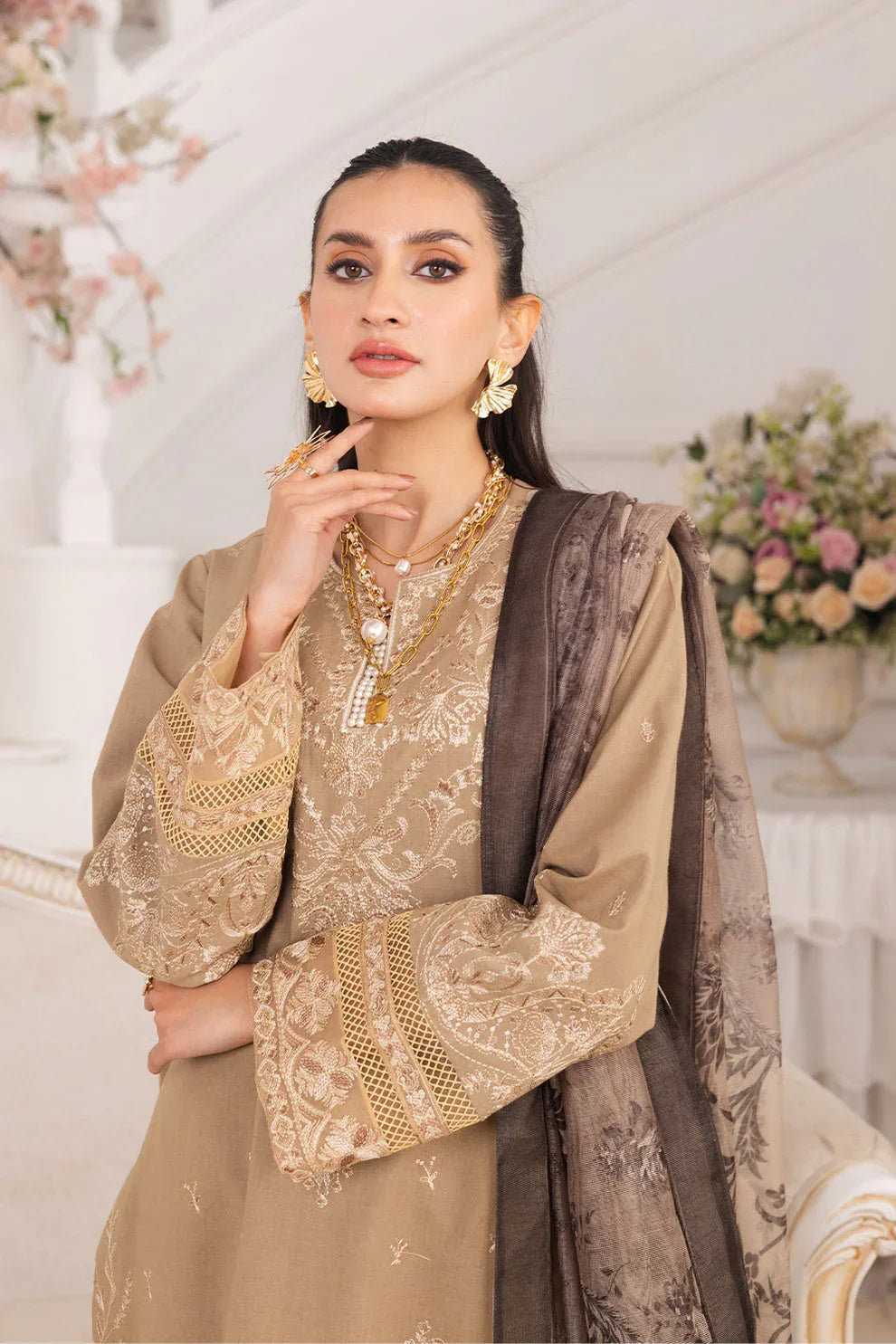 Maryum N Maria | Mira Luxury Lawn | LEYLA - FS50105 - Rang-e-Khaas