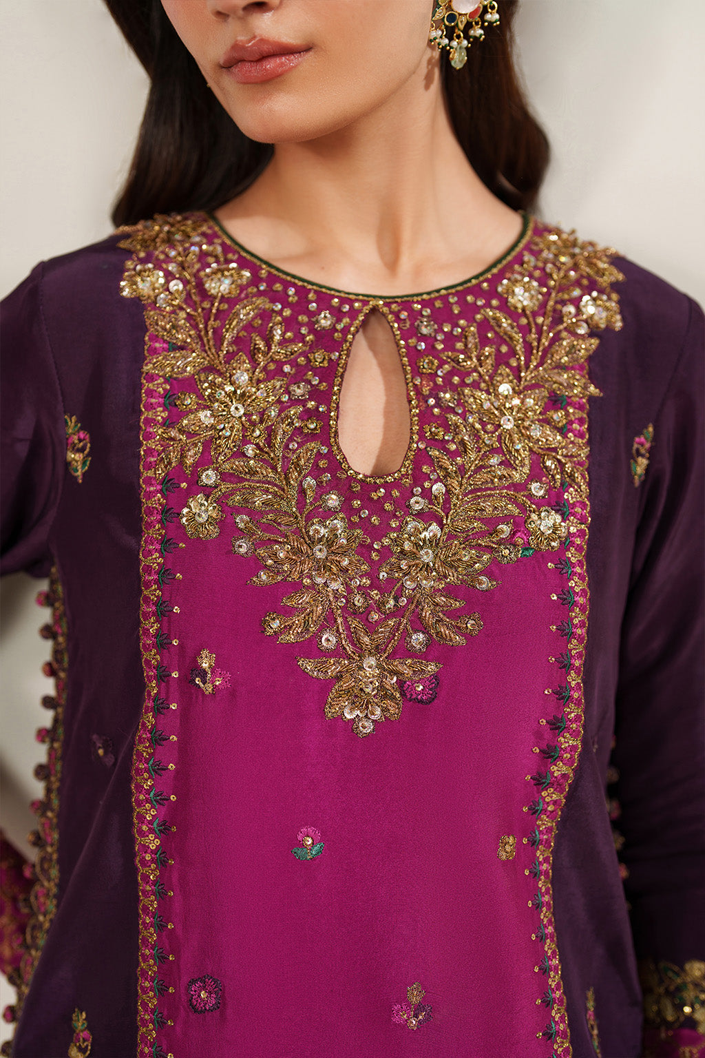Iznik UE-611  Embroidered  Ramen Silk