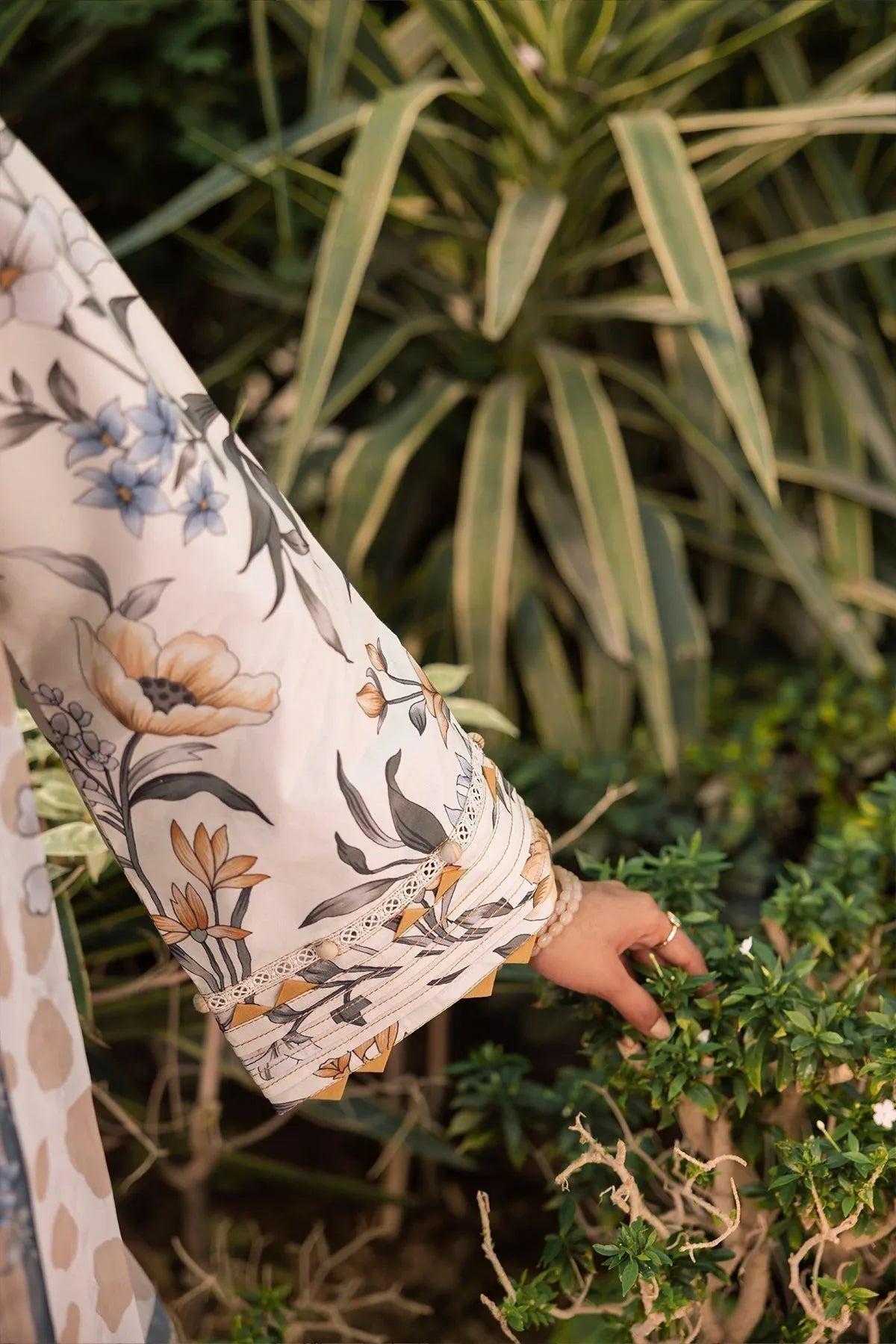 Alizeh | Sheen Lawn Prints 24 | GARDENIA - Rang-e-Khaas
