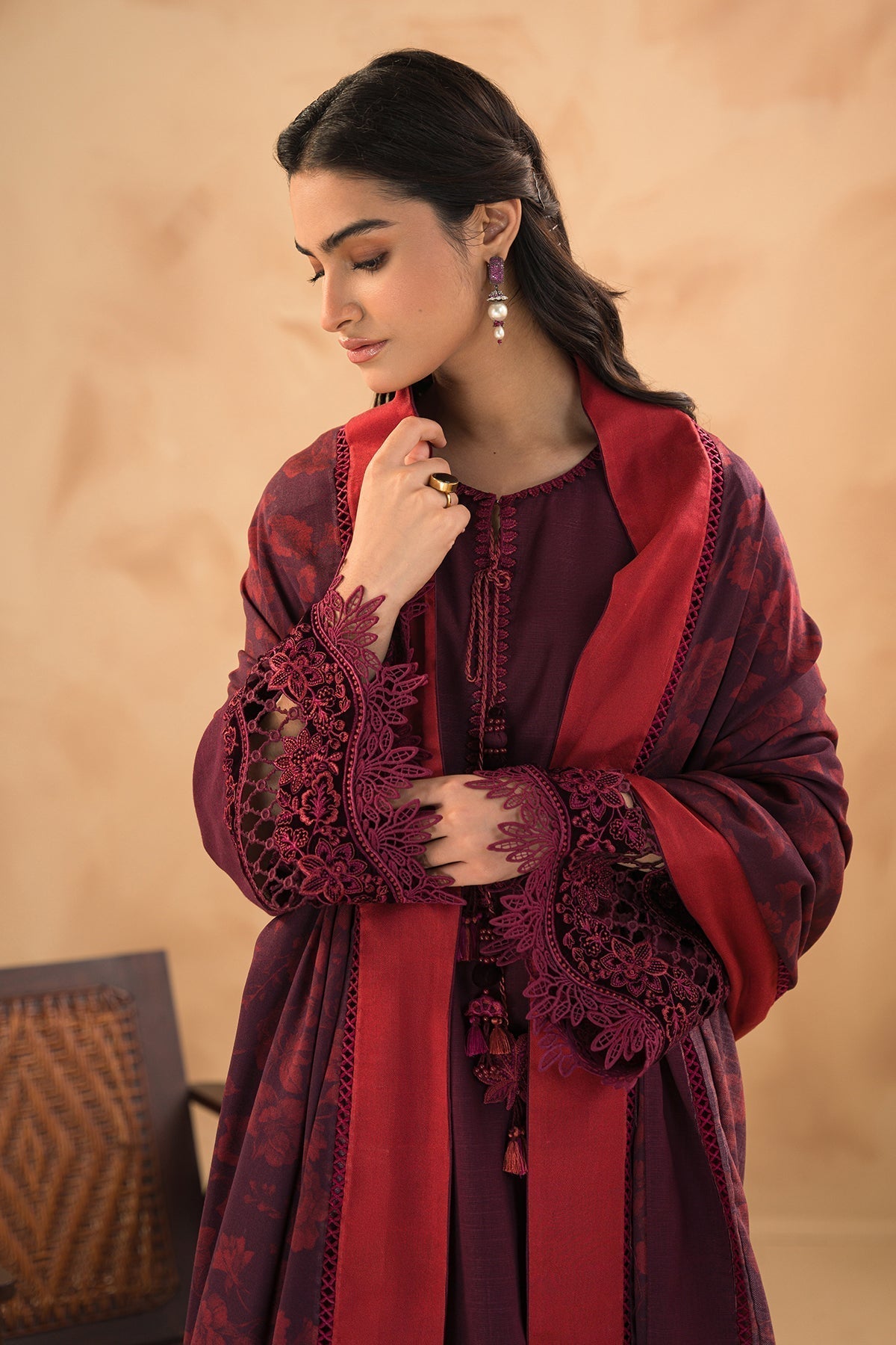 BAROQUE-EMBROIDERED SLUB KHADDAR UF-477