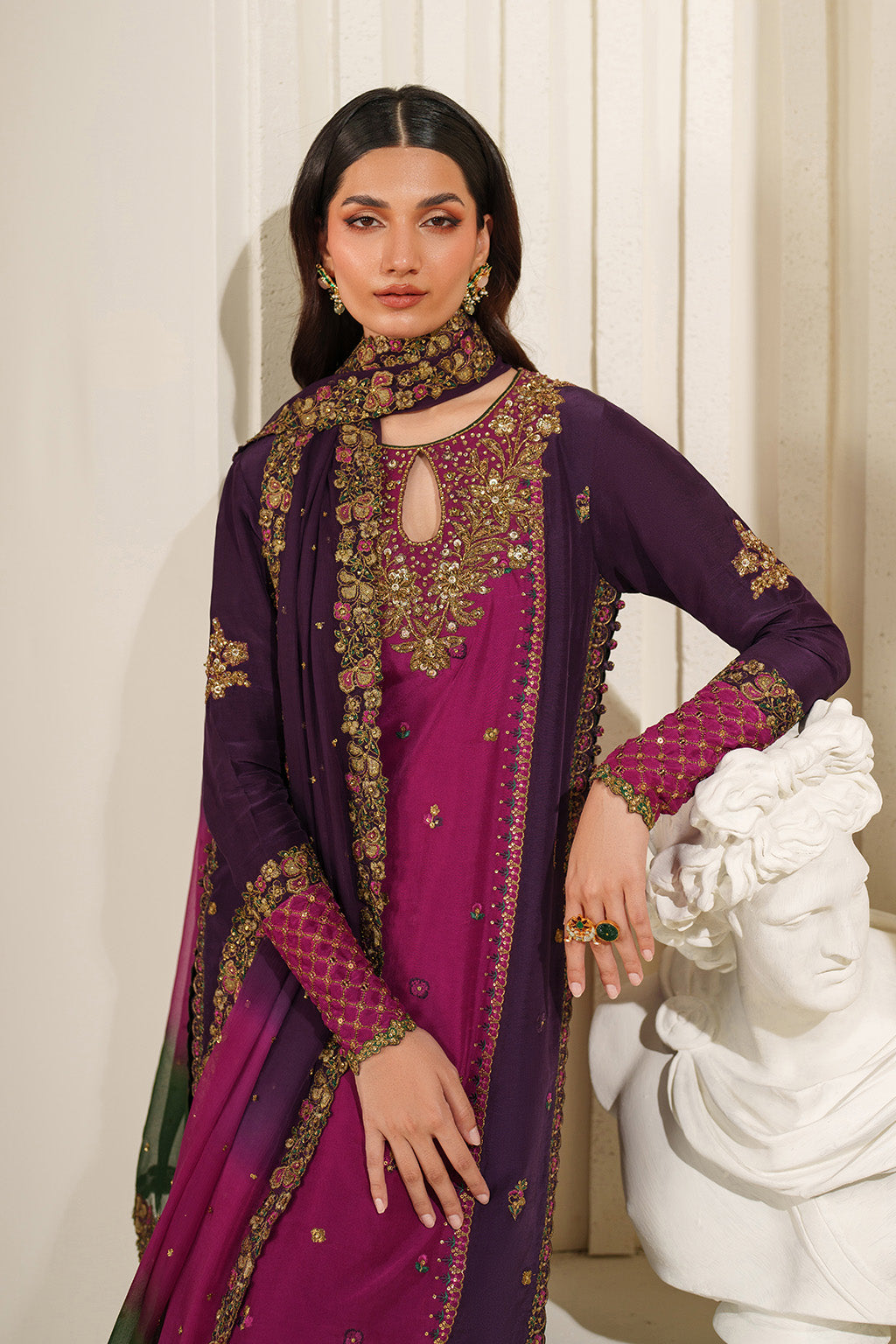 Iznik UE-611  Embroidered  Ramen Silk