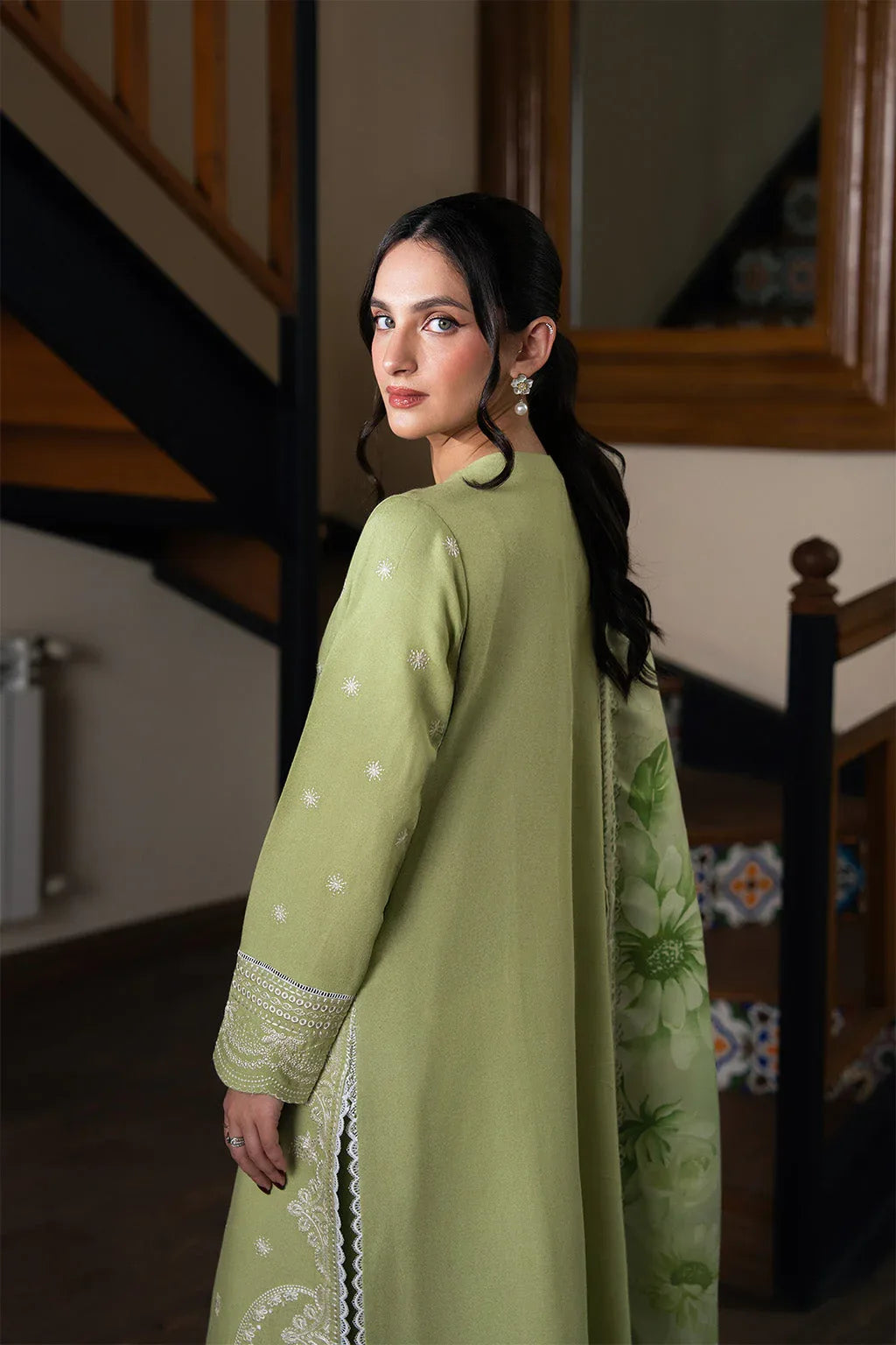 Neeshay | Winter Reverie | Virsine - Rang-e-Khaas