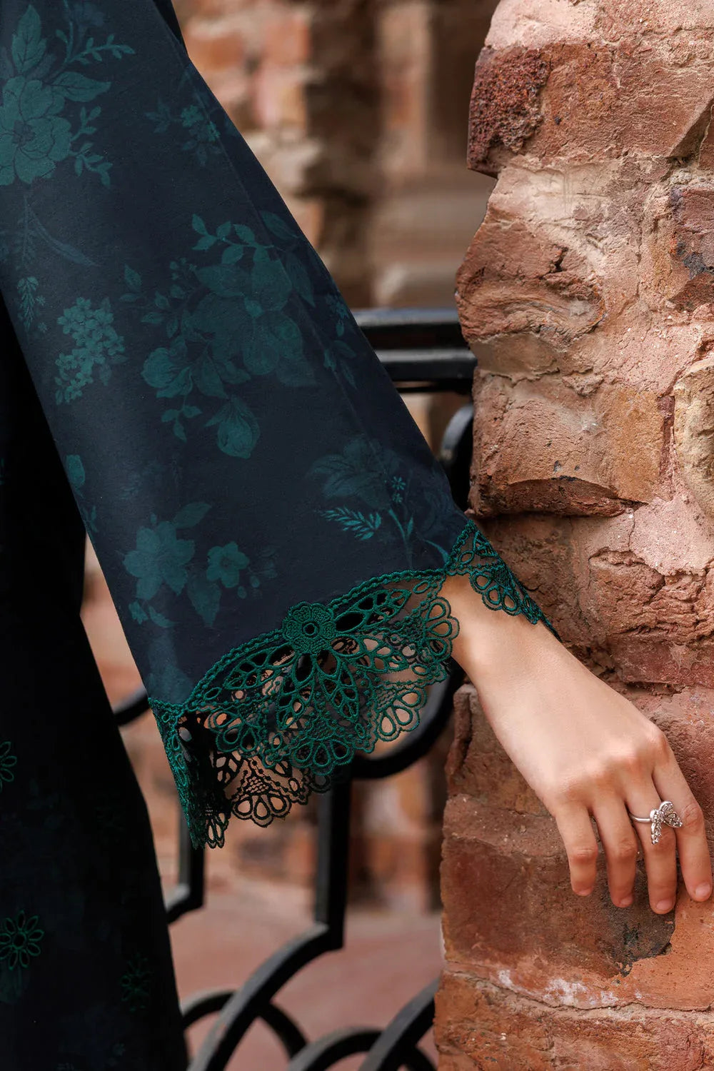 Farasha | Printed Essentials | Periveil - Rang-e-Khaas
