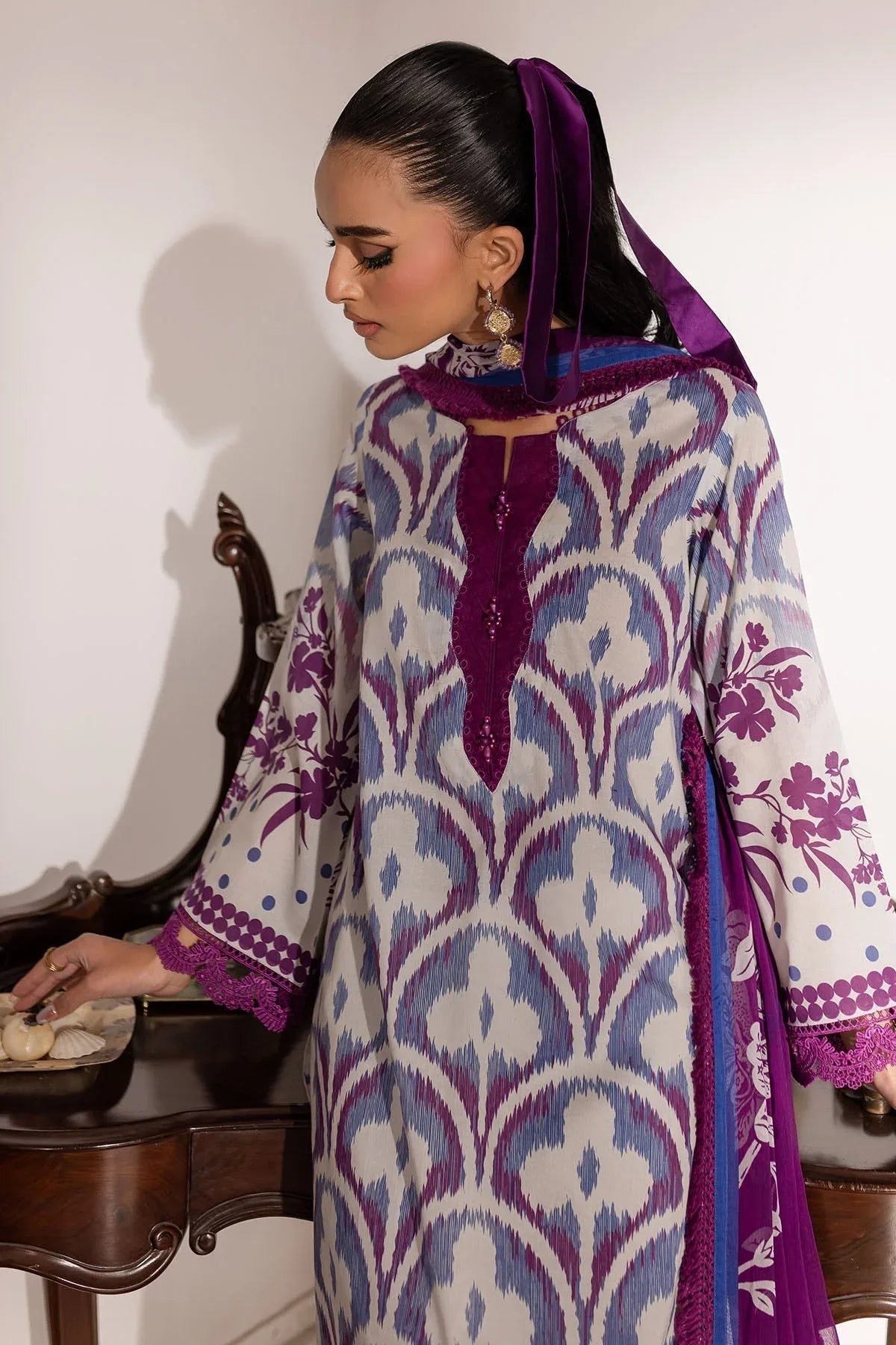 Nureh | Printed Lawn 25 | SP-147 - Rang-e-Khaas