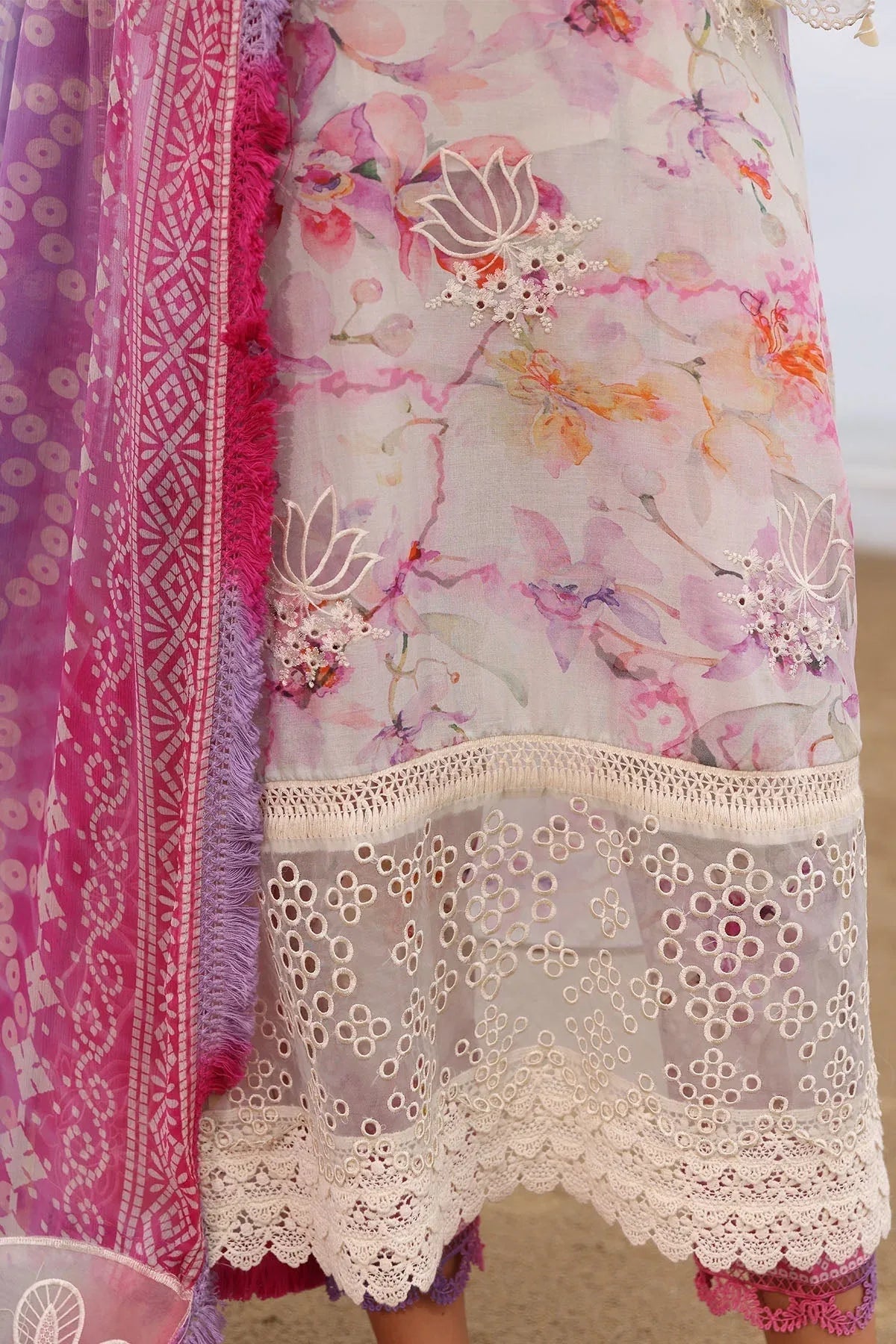 Nureh | Gardenia Embroidered Lawn 25 | NSG-172 - Rang-e-Khaas