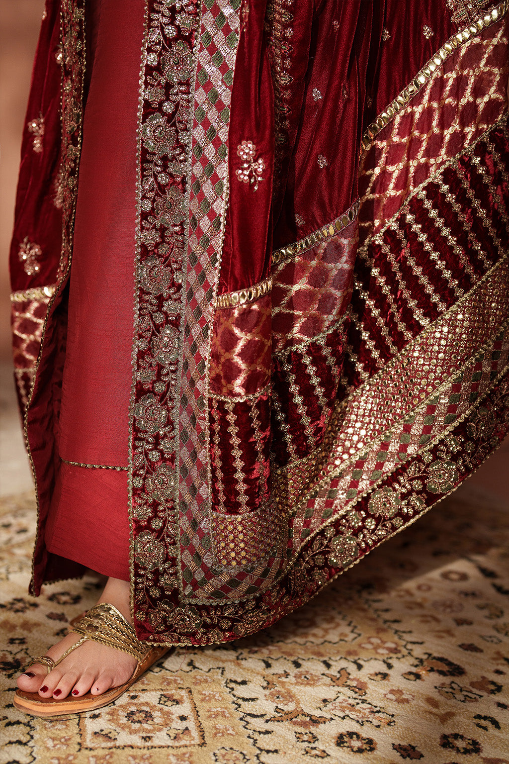 Iznik IV-56 Embroidered Velvet