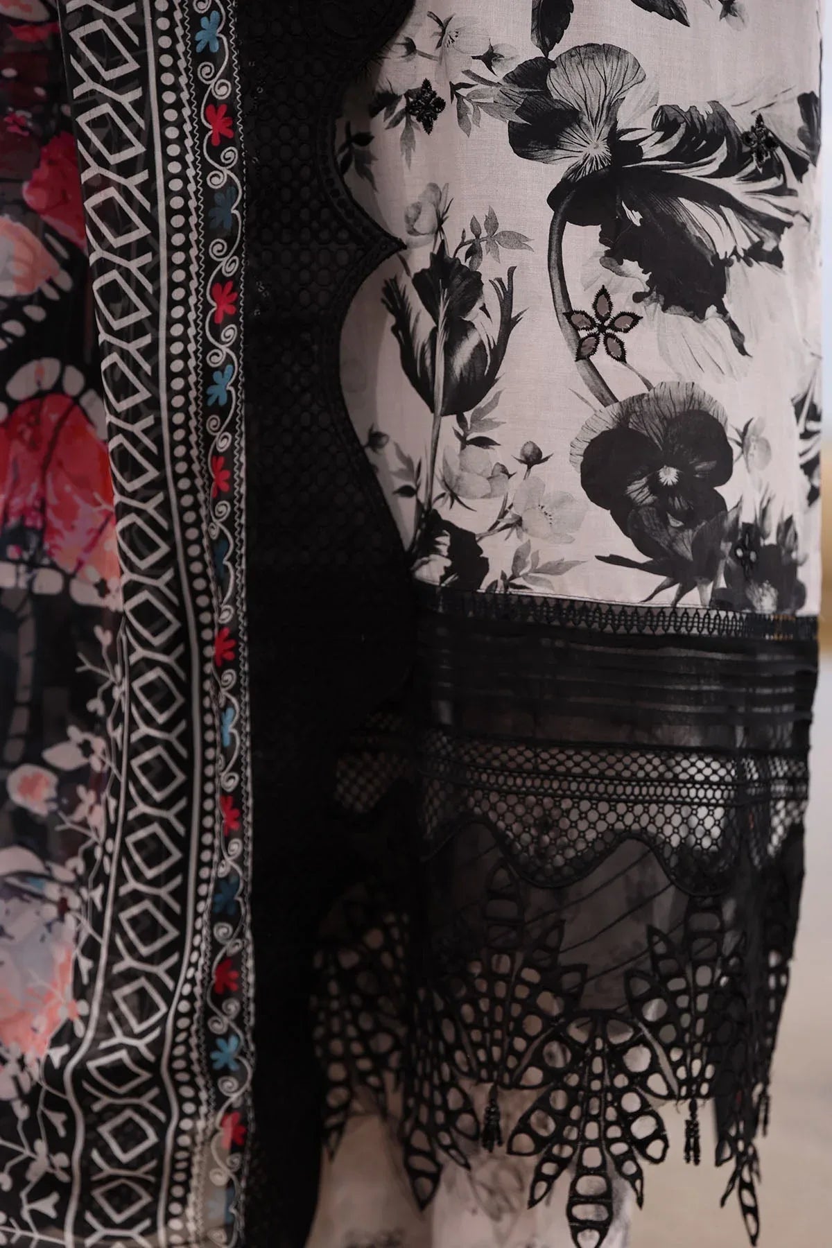 Nureh | Gardenia Embroidered Lawn 25 | NSG-175 - Rang-e-Khaas