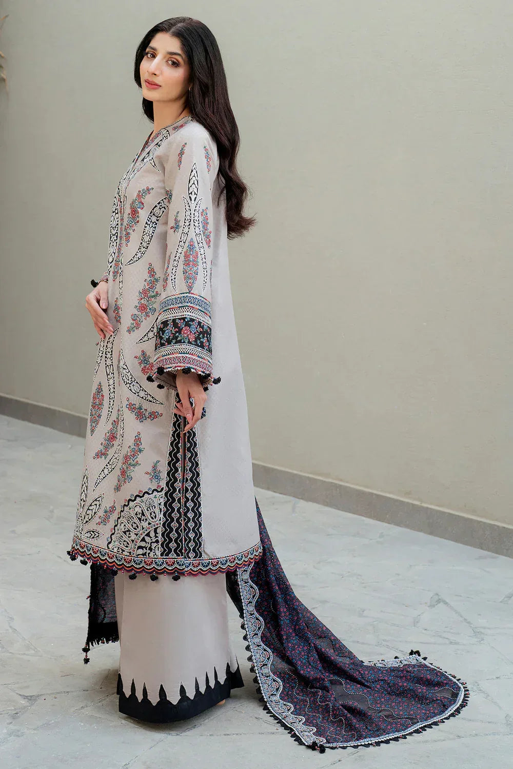 Jazmin | Shahkaar Luxury Lawn 25 | SL25-D7 - Rang-e-Khaas