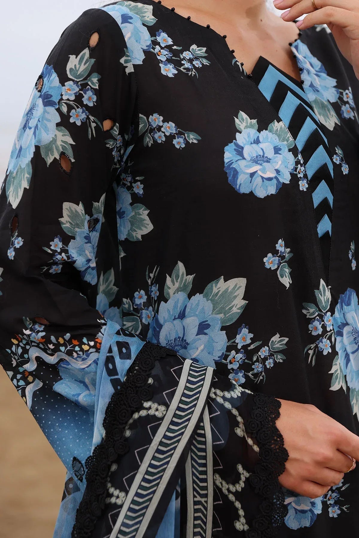 Nureh | Gardenia Embroidered Lawn 25 | NSG-171 - Rang-e-Khaas