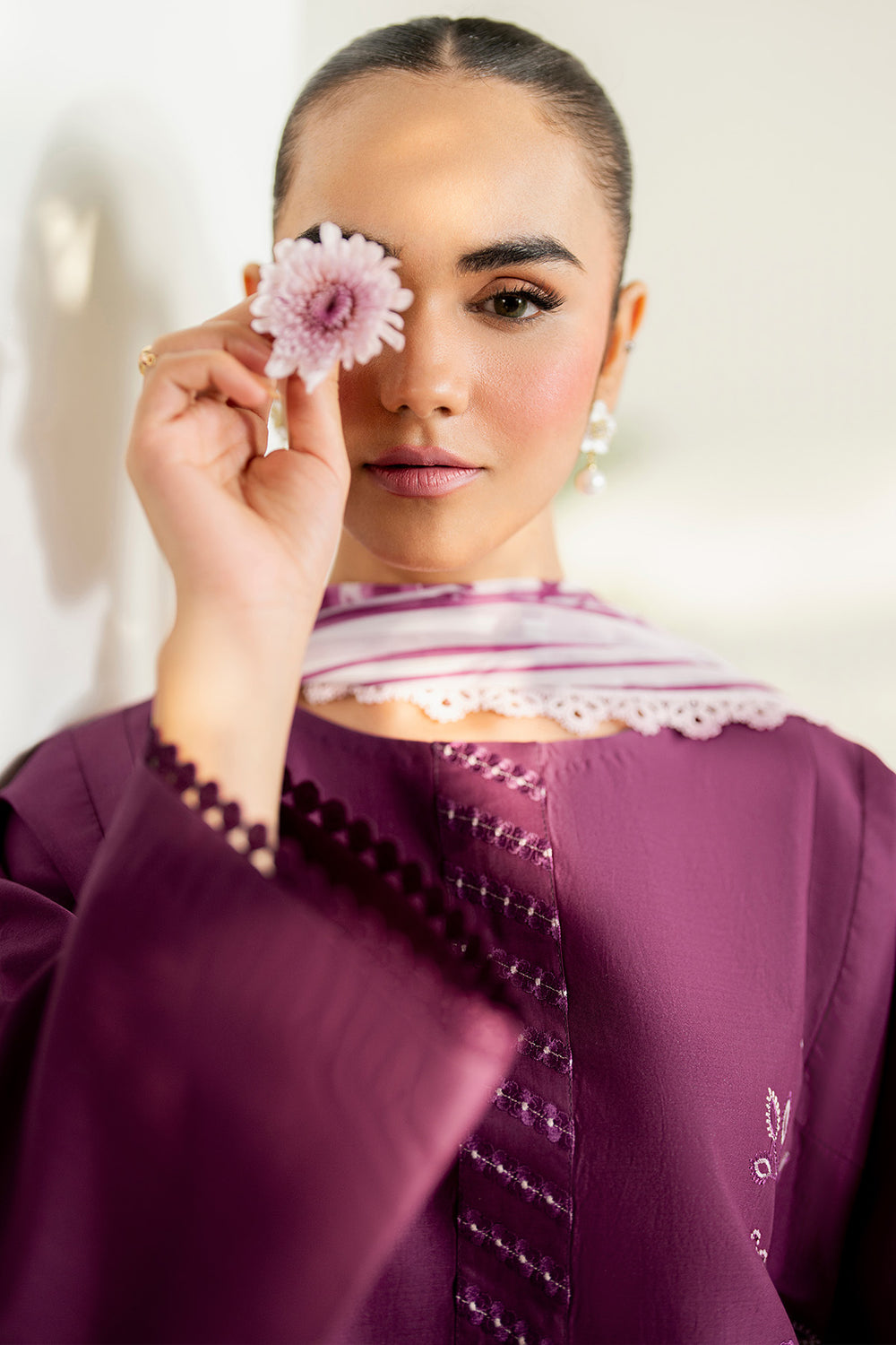 Farasha | Thread Lines Embroidered | Mauve Eclips