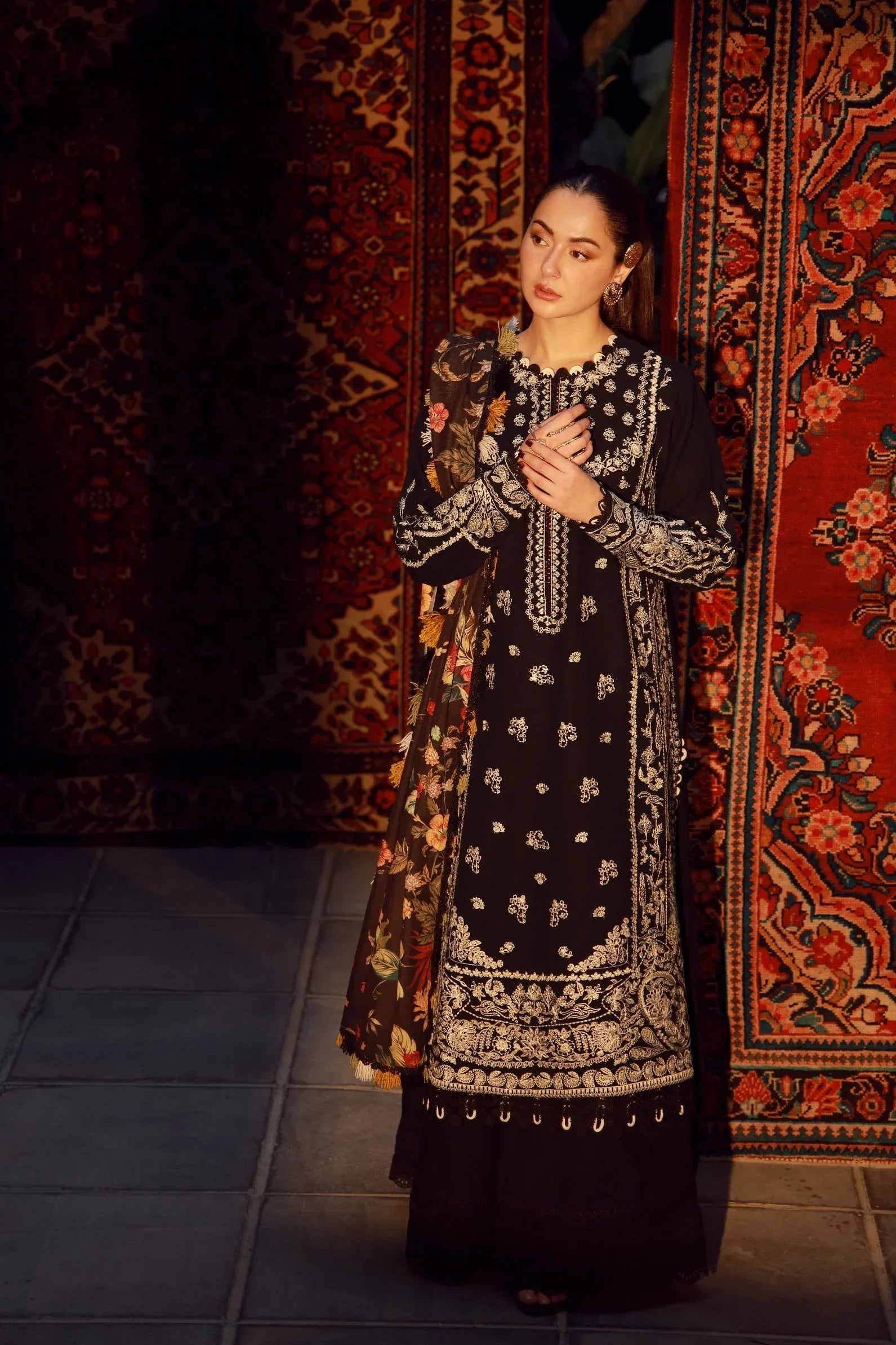 Maryam Hussain | Winter Shawl 25 | Mausam - Rang-e-Khaas