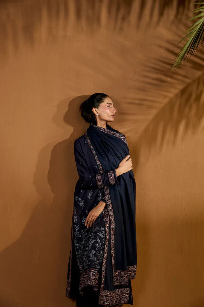 Sobia Nazir | Winter Shawl 25 | Design 7B - Rang-e-Khaas