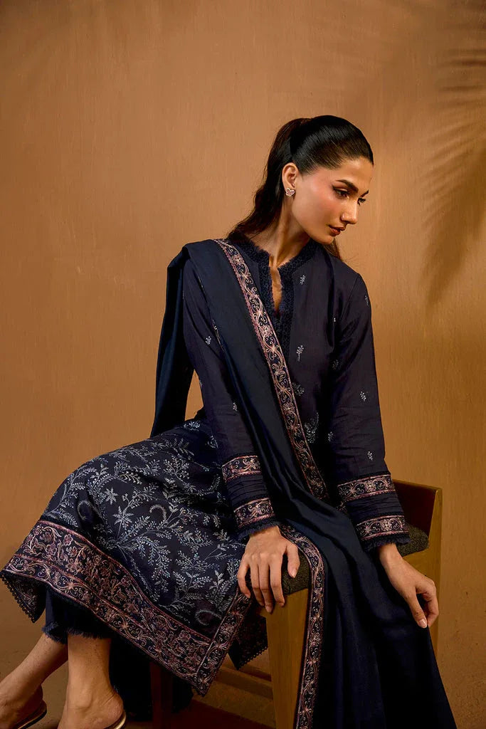 Sobia Nazir | Winter Shawl 25 | Design 7B - Rang-e-Khaas