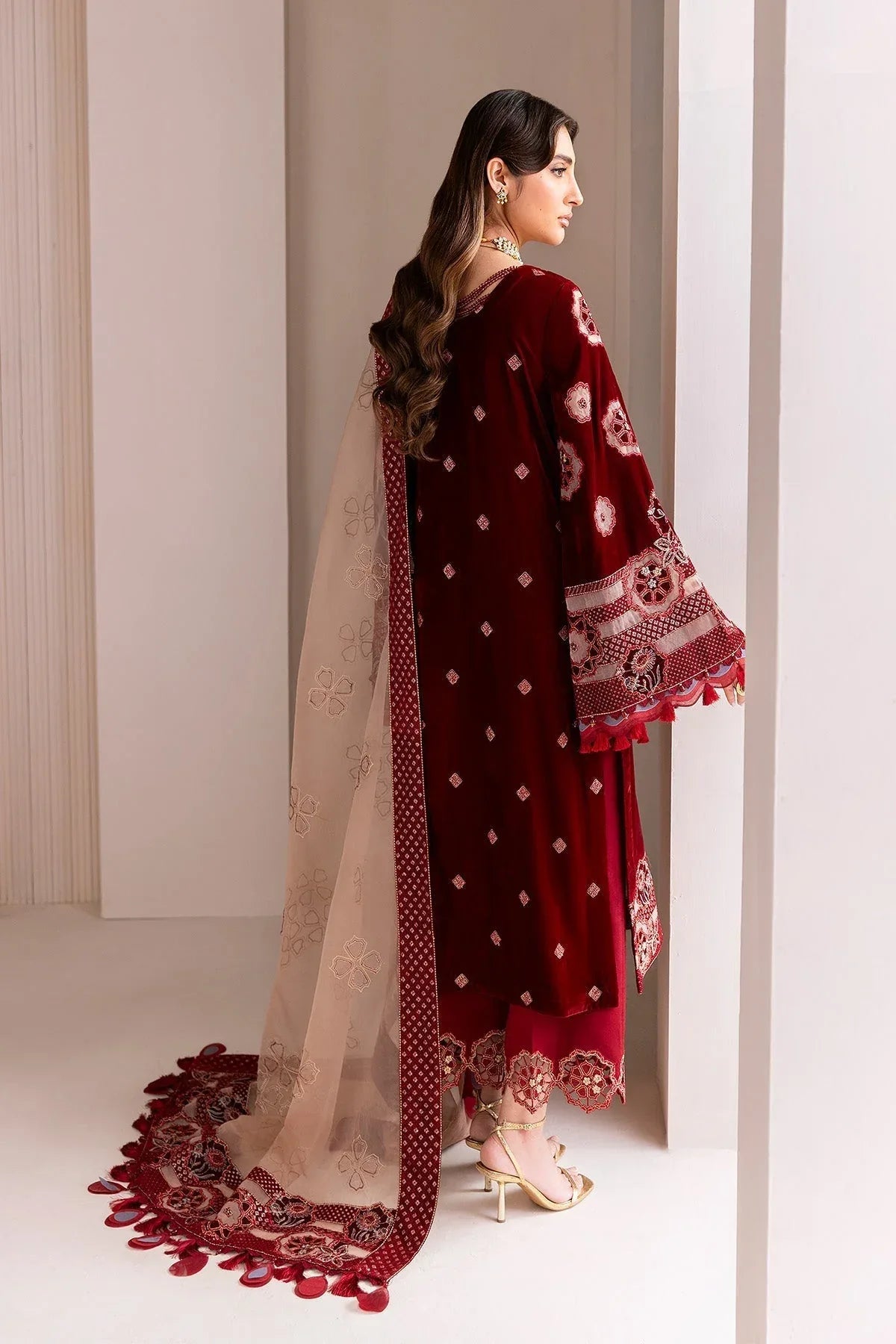 Alizeh | Makhmal Luxury Velvet Edit | Velzari - Rang-e-Khaas