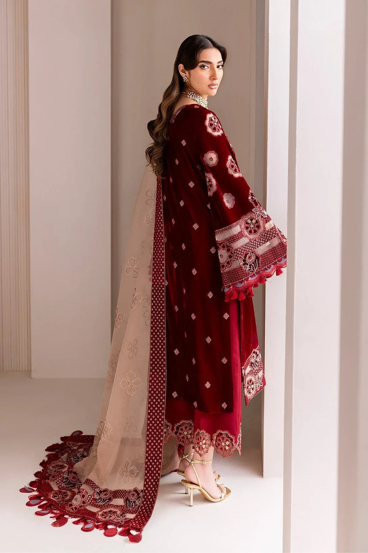 Alizeh | Makhmal Luxury Velvet Edit | Velzari - Rang-e-Khaas