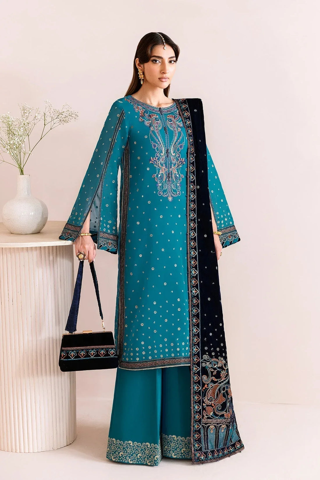 Alizeh | Makhmal Luxury Velvet Edit | Nelofer - Rang-e-Khaas