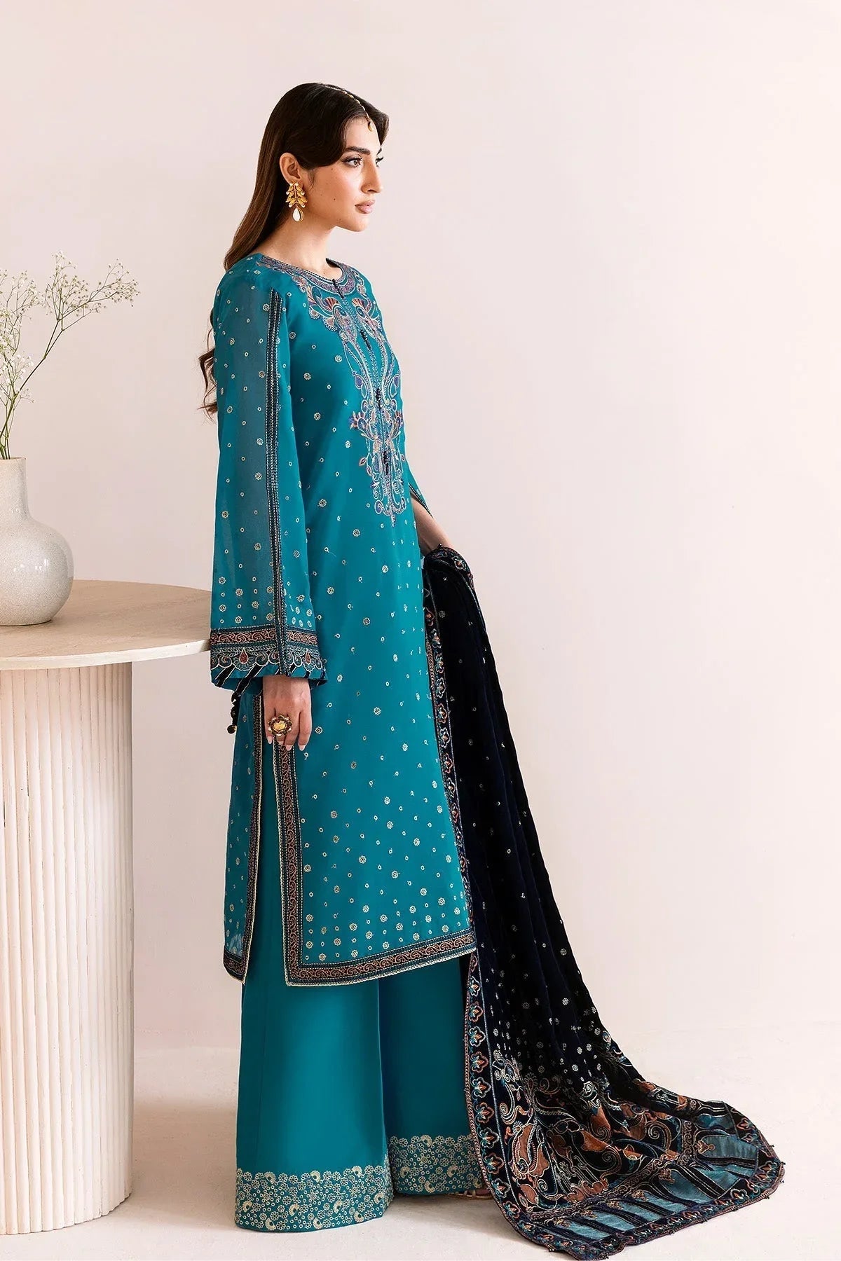 Alizeh | Makhmal Luxury Velvet Edit | Nelofer - Rang-e-Khaas