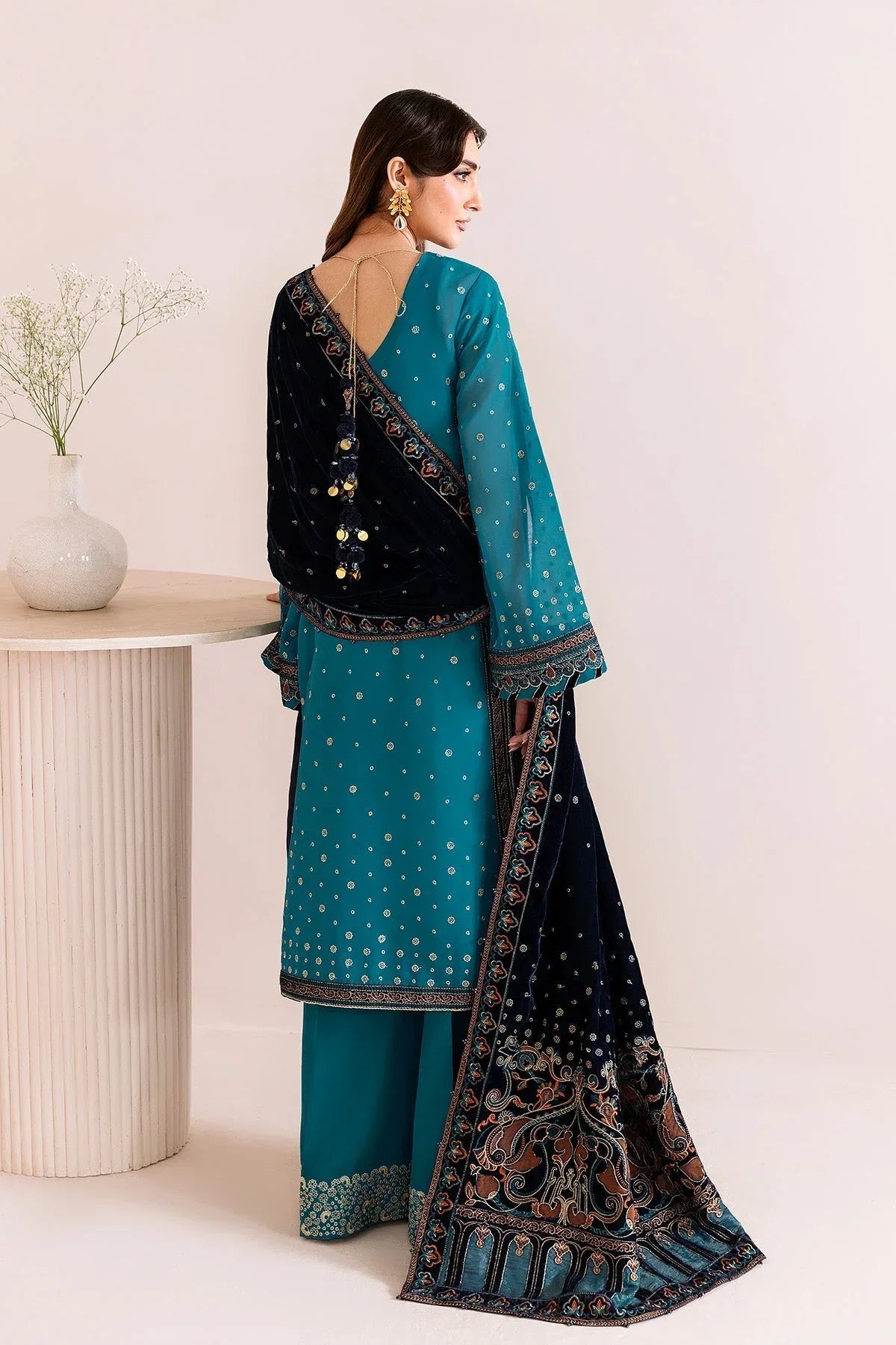 Alizeh | Makhmal Luxury Velvet Edit | Nelofer - Rang-e-Khaas