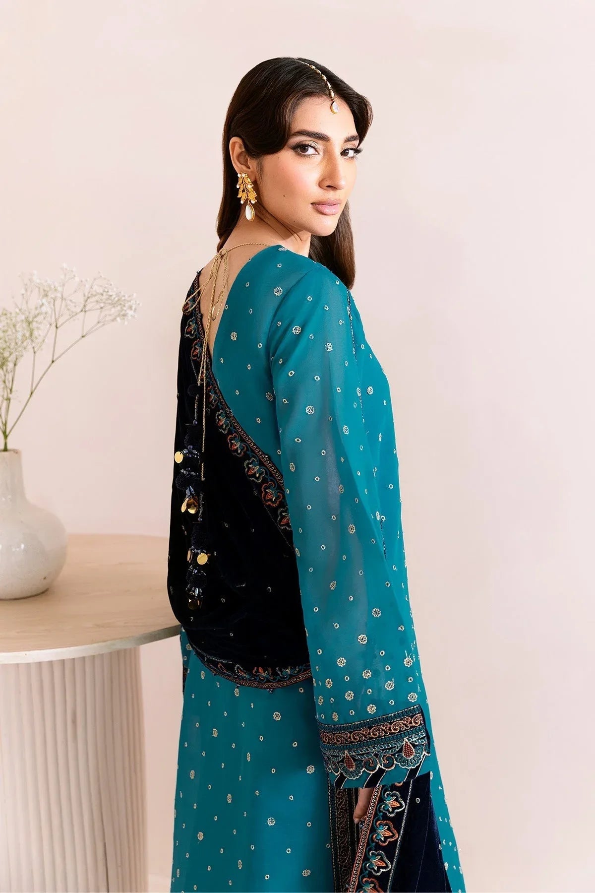 Alizeh | Makhmal Luxury Velvet Edit | Nelofer - Rang-e-Khaas