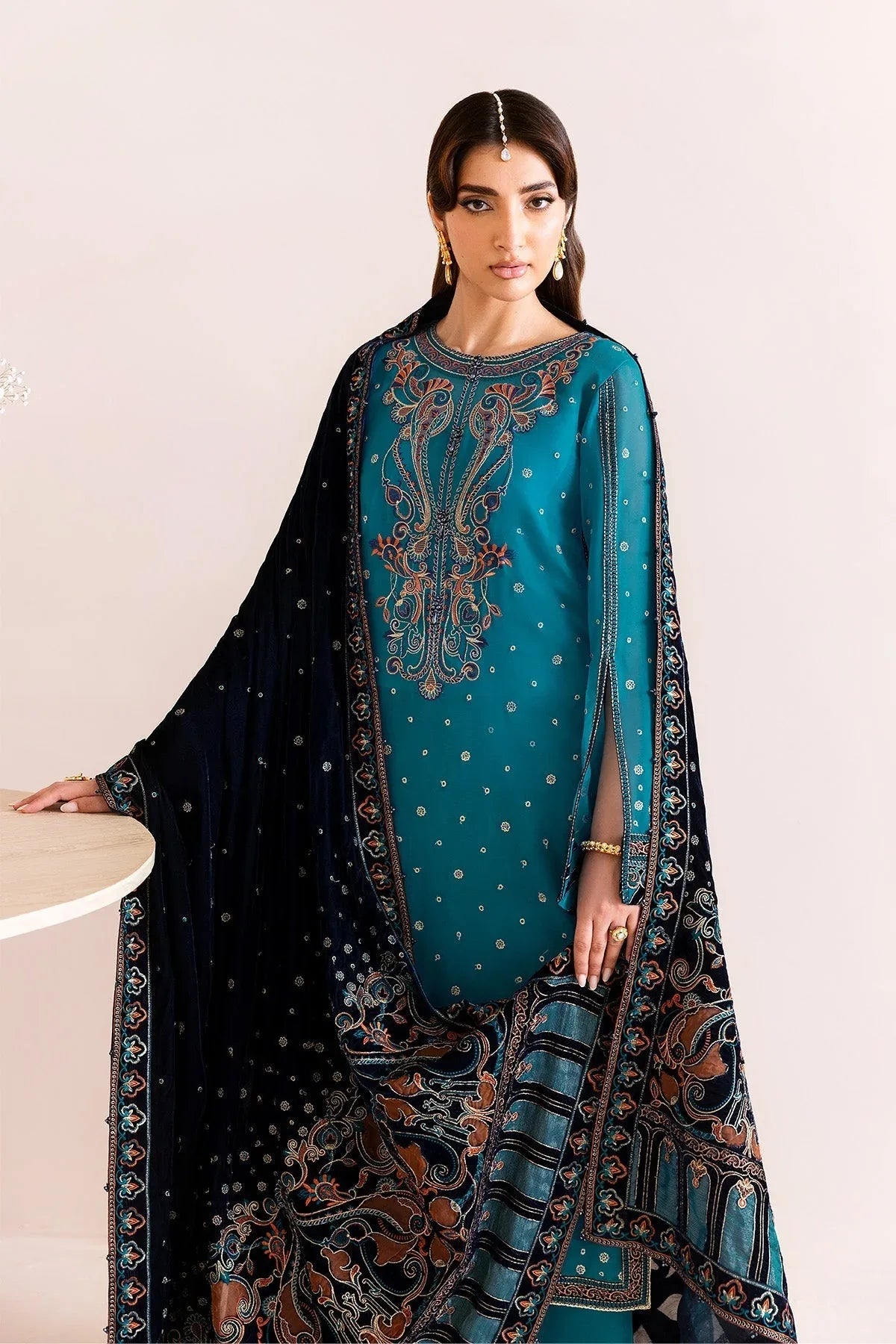 Alizeh | Makhmal Luxury Velvet Edit | Nelofer - Rang-e-Khaas