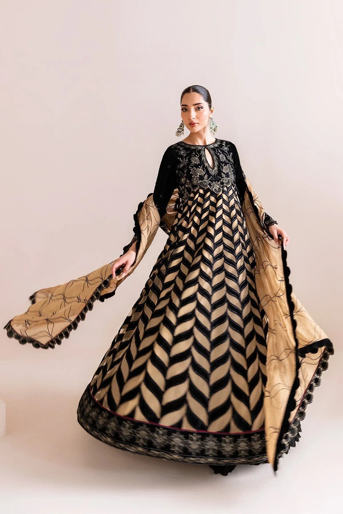 Alizeh | Makhmal Luxury Velvet Edit | Noor Jahan - Rang-e-Khaas