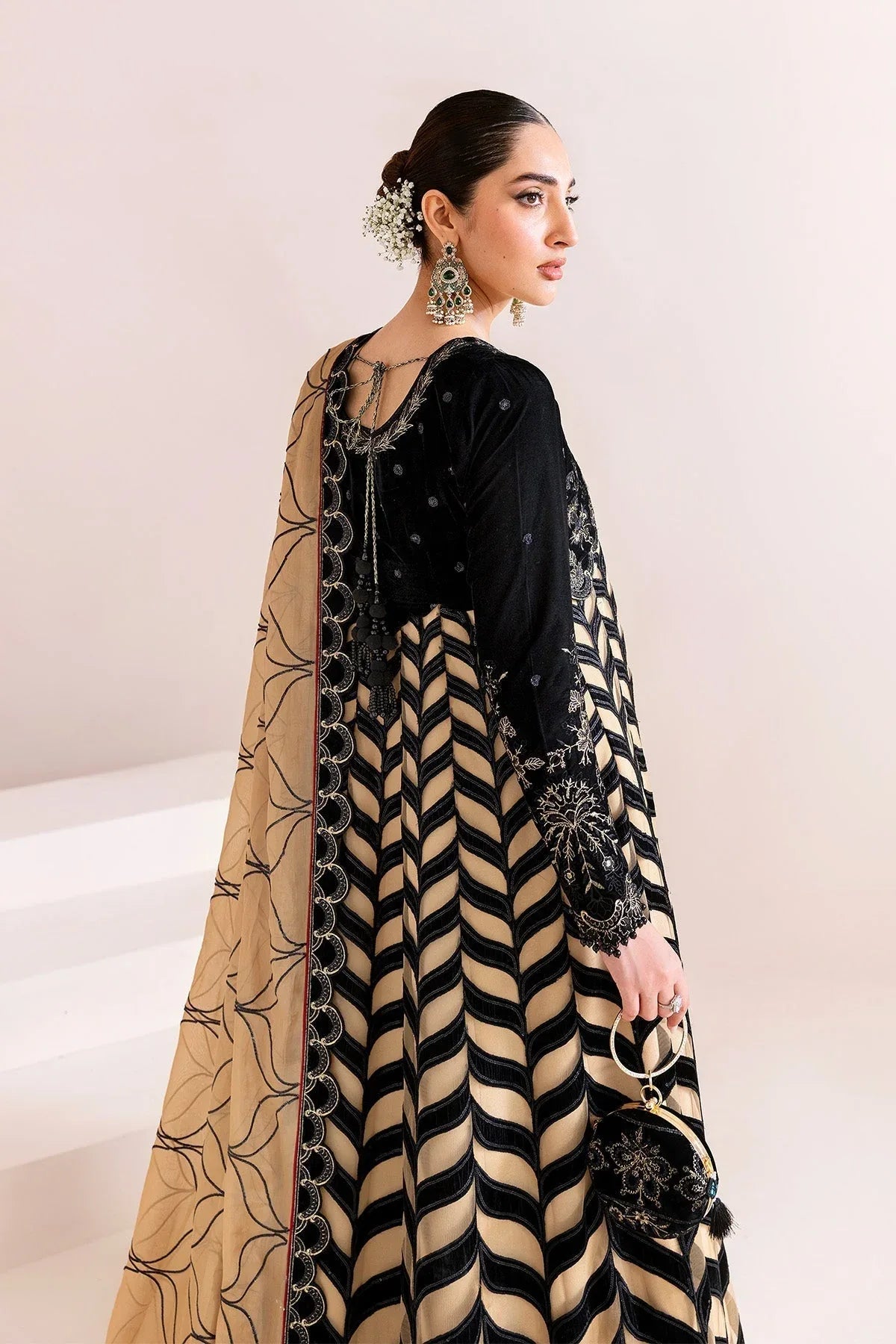 Alizeh | Makhmal Luxury Velvet Edit | Noor Jahan - Rang-e-Khaas