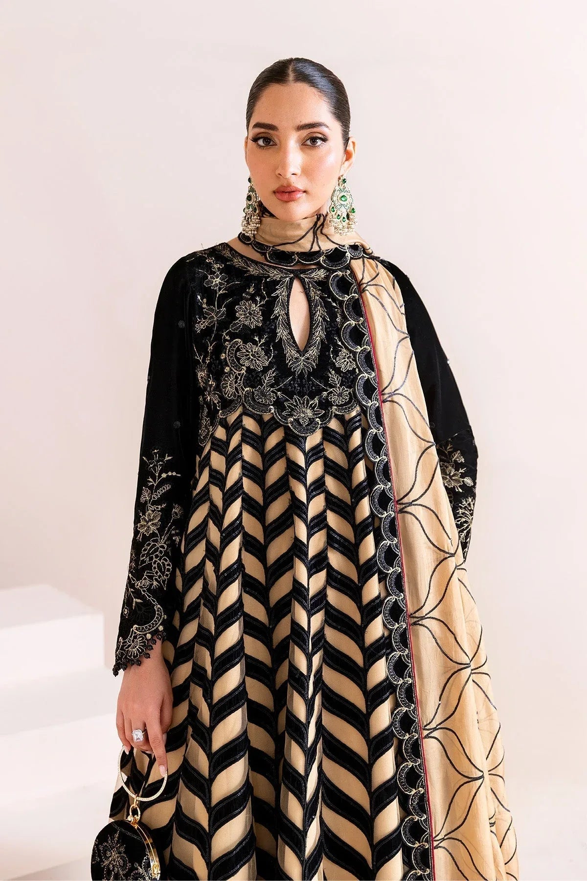 Alizeh | Makhmal Luxury Velvet Edit | Noor Jahan - Rang-e-Khaas