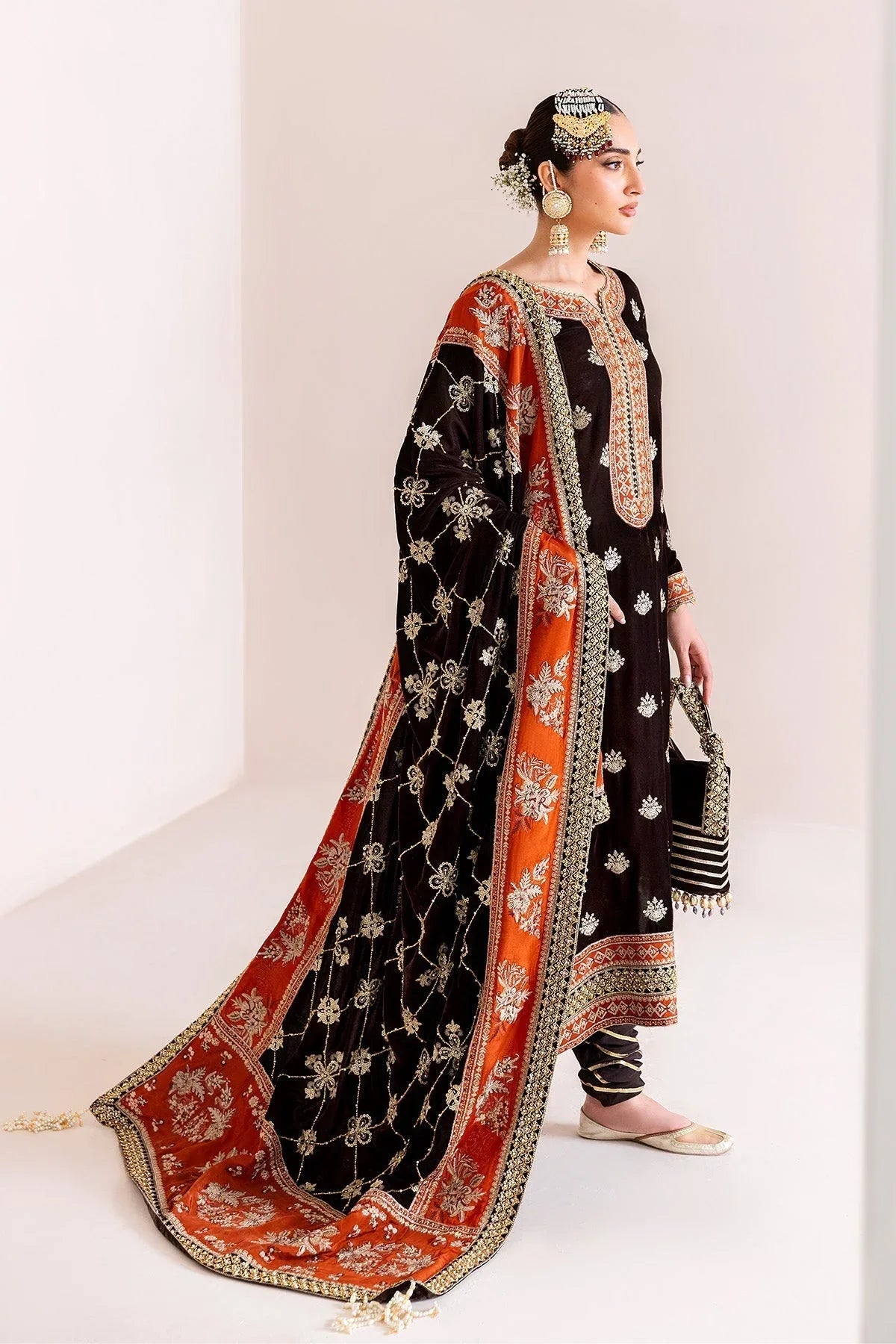 Alizeh | Makhmal Luxury Velvet Edit |Sabaat - Rang-e-Khaas