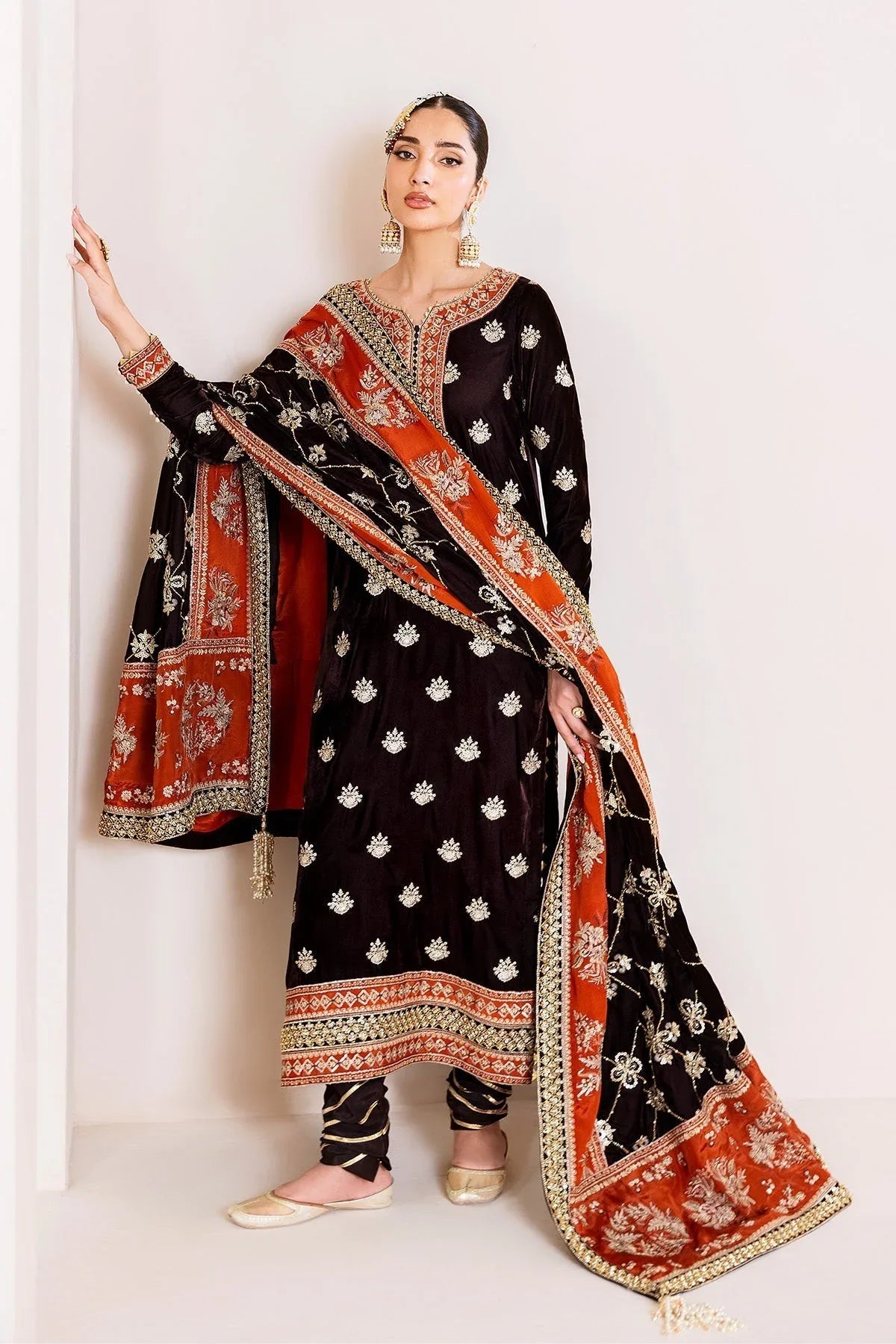 Alizeh | Makhmal Luxury Velvet Edit |Sabaat - Rang-e-Khaas