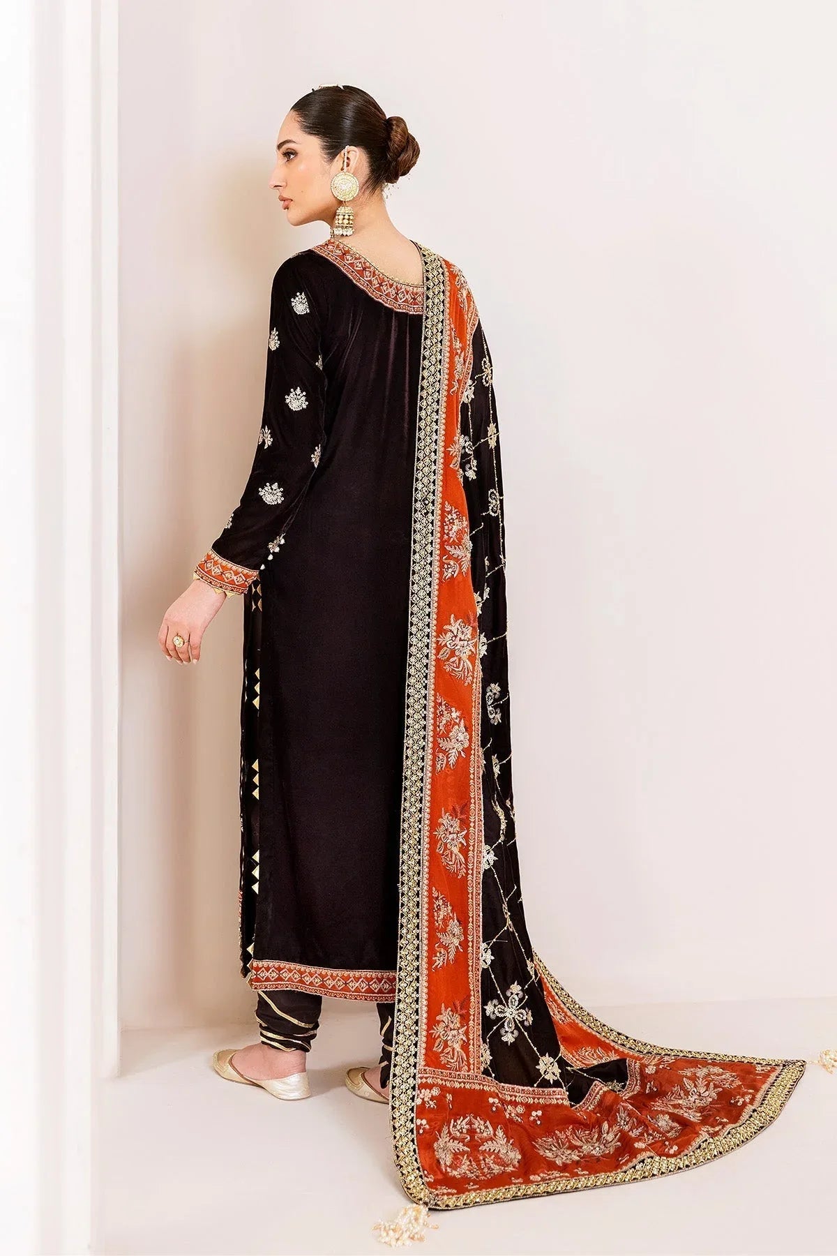 Alizeh | Makhmal Luxury Velvet Edit |Sabaat - Rang-e-Khaas