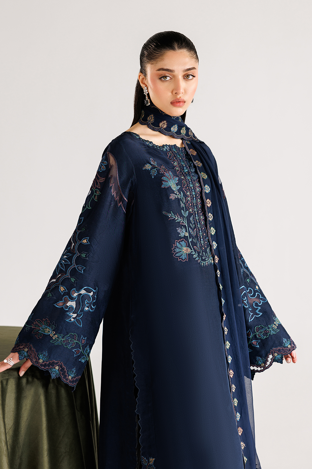 Iznik UE-654 Ramen Silk