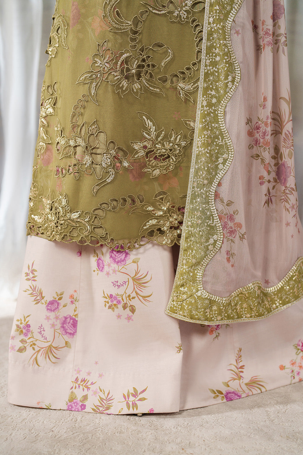 Iznik UE-543  Printed Formals