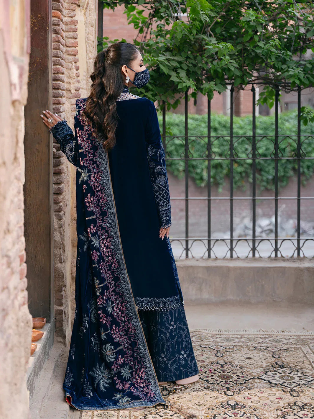 Flossie | Siara Velvet Formals | V-106 - B - Rang-e-Khaas