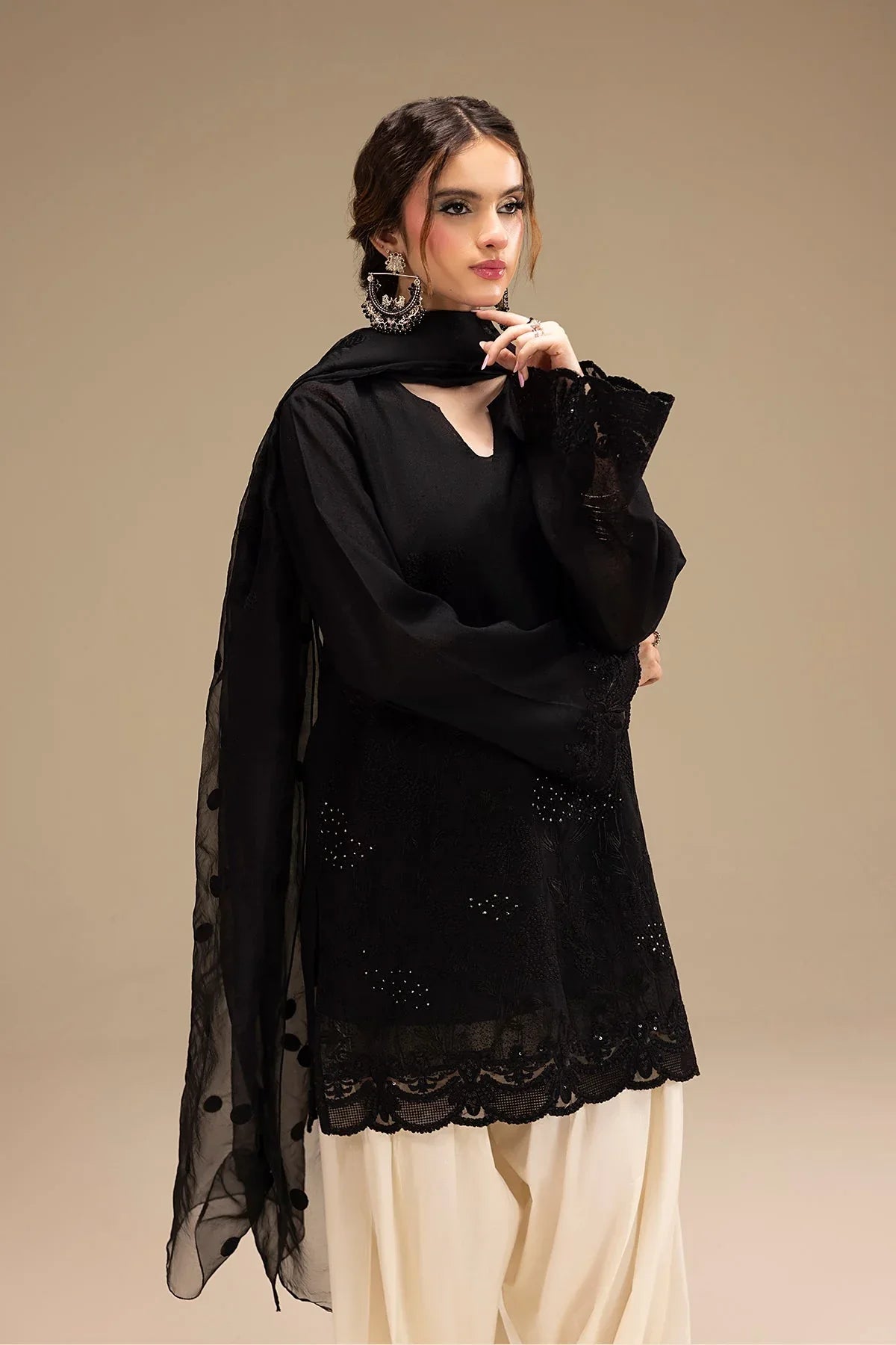 Erum Khan | Lillia Summer Edit | Night Petal - Rang-e-Khaas