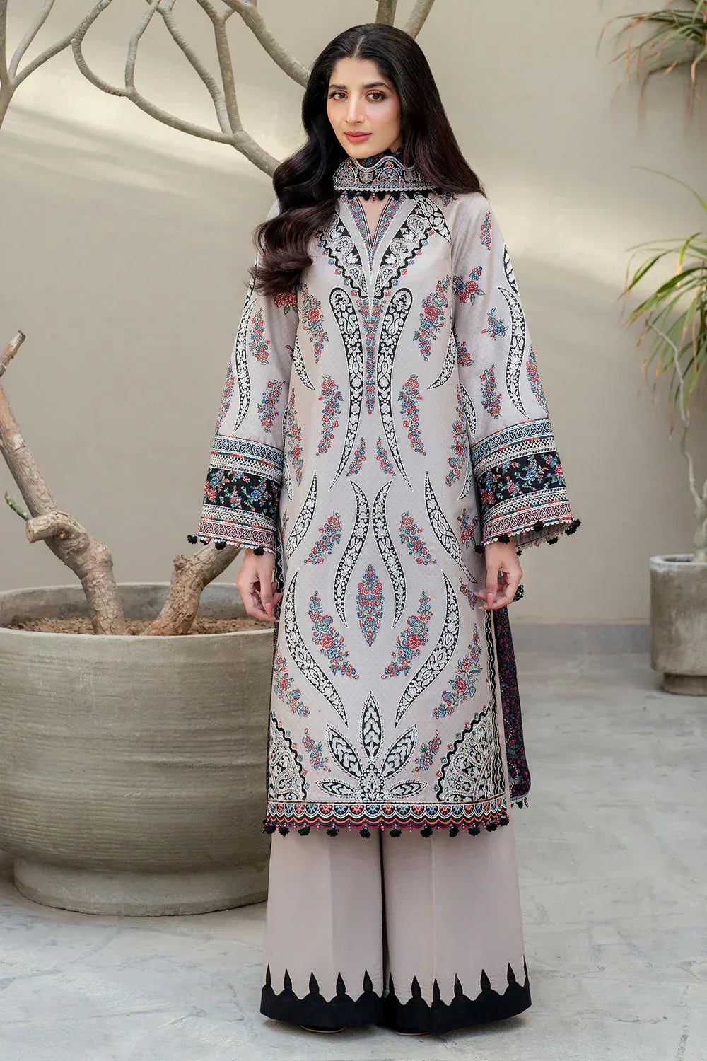 Jazmin | Shahkaar Luxury Lawn 25 | SL25-D7 - Rang-e-Khaas