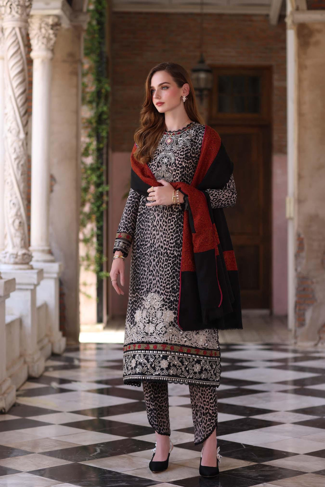 Noor by Saadia Asad | Winter Pashmina 25 | Noir Safari - Rang-e-Khaas
