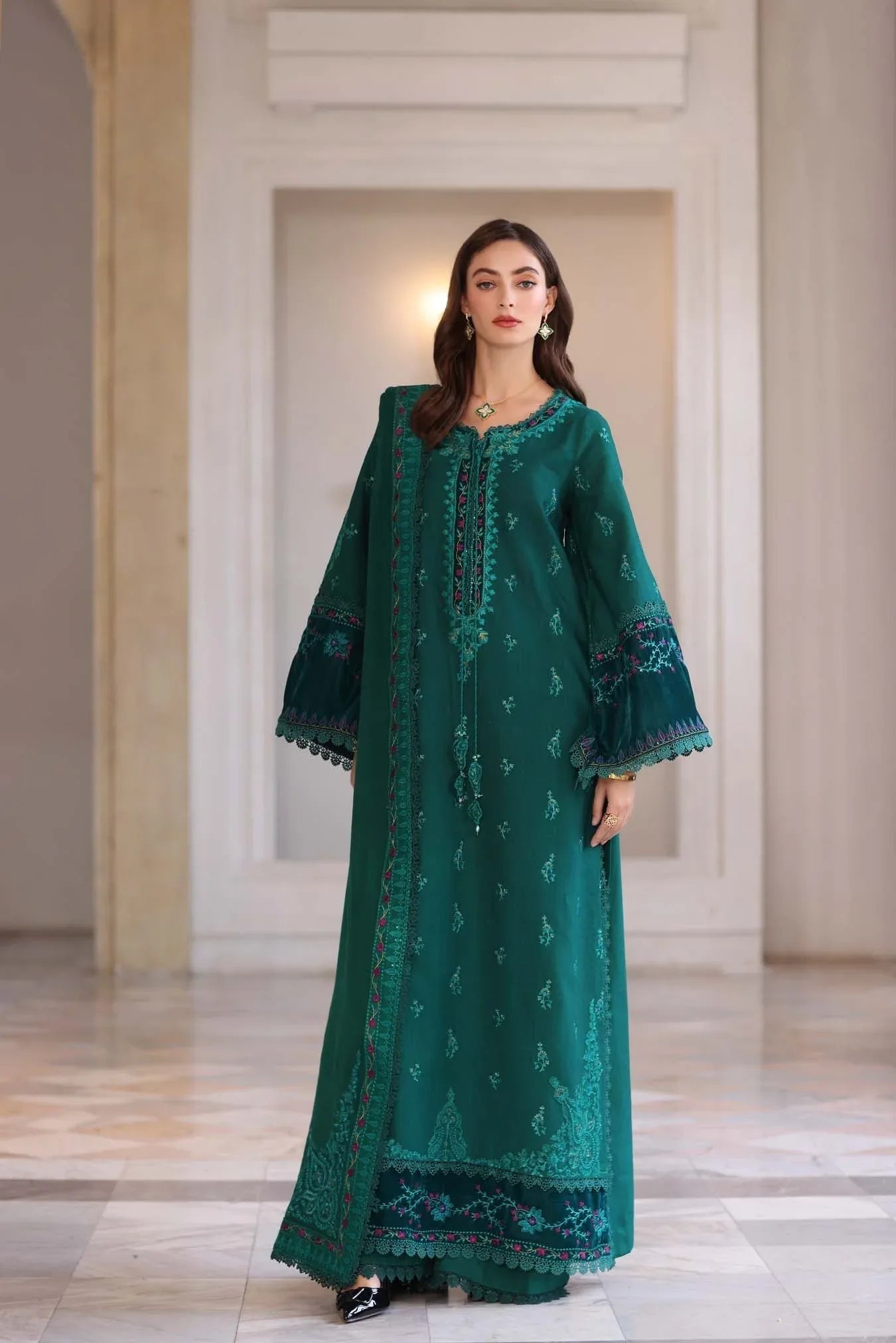 Noor by Saadia Asad | Winter Pashmina 25 | Emerald Reverie - Rang-e-Khaas