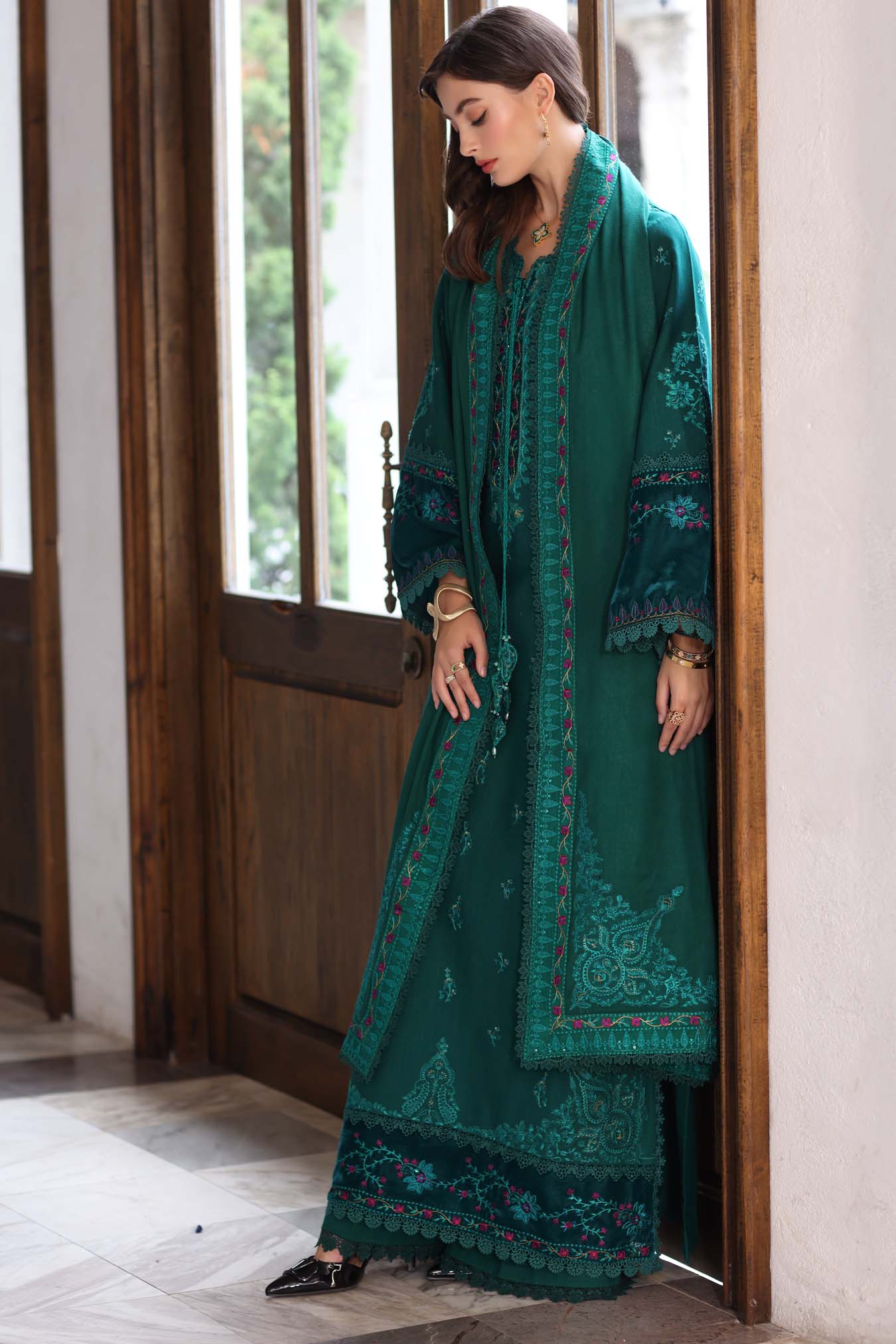 Noor by Saadia Asad | Winter Pashmina 25 | Emerald Reverie - Rang-e-Khaas