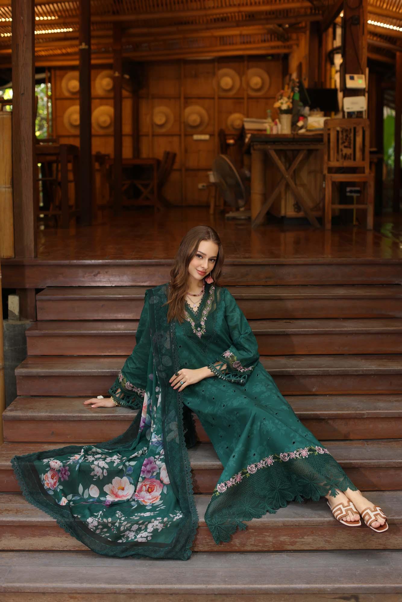 Noor by Saadia Asad | Eid Luxe Printedkari | D9-B - Rang-e-Khaas