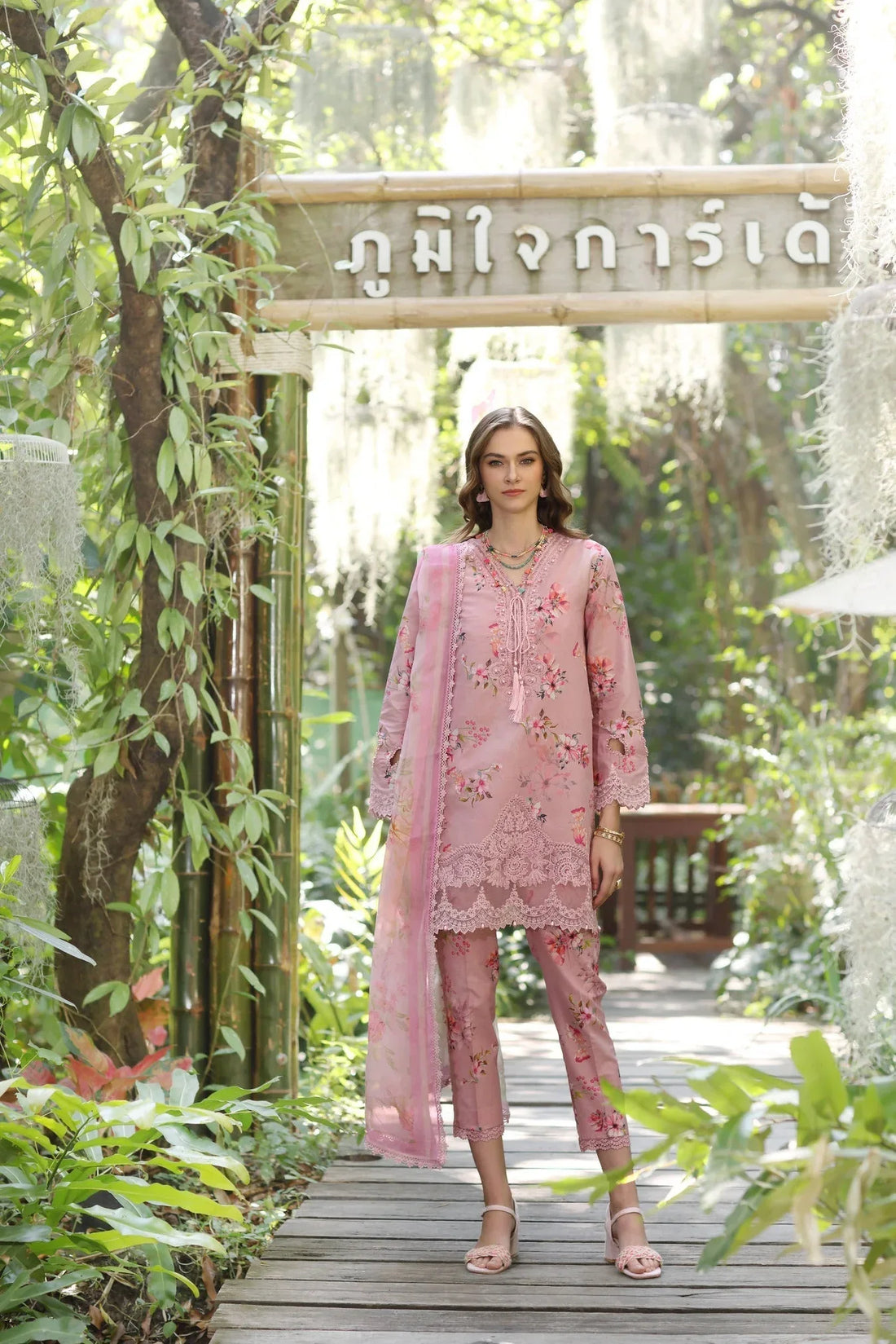 Noor by Saadia Asad | Eid Luxe Printedkari | D8-A - Rang-e-Khaas