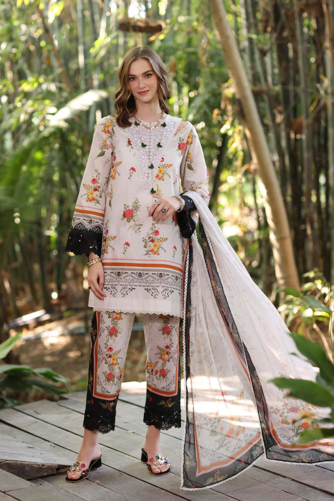 Noor by Saadia Asad | Eid Luxe Printedkari | D4-B - Rang-e-Khaas