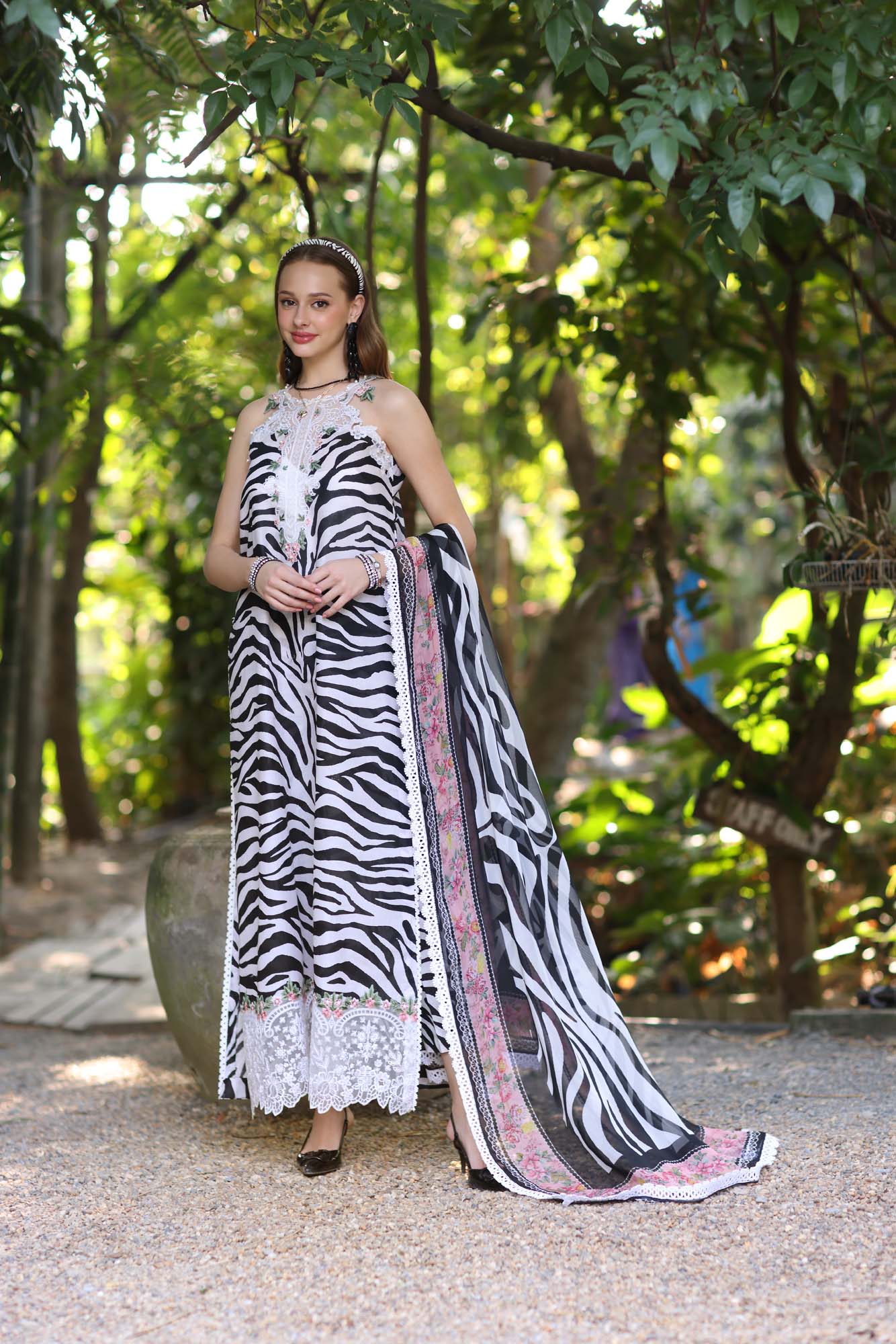 Noor by Saadia Asad | Eid Luxe Printedkari | D1-B - Rang-e-Khaas