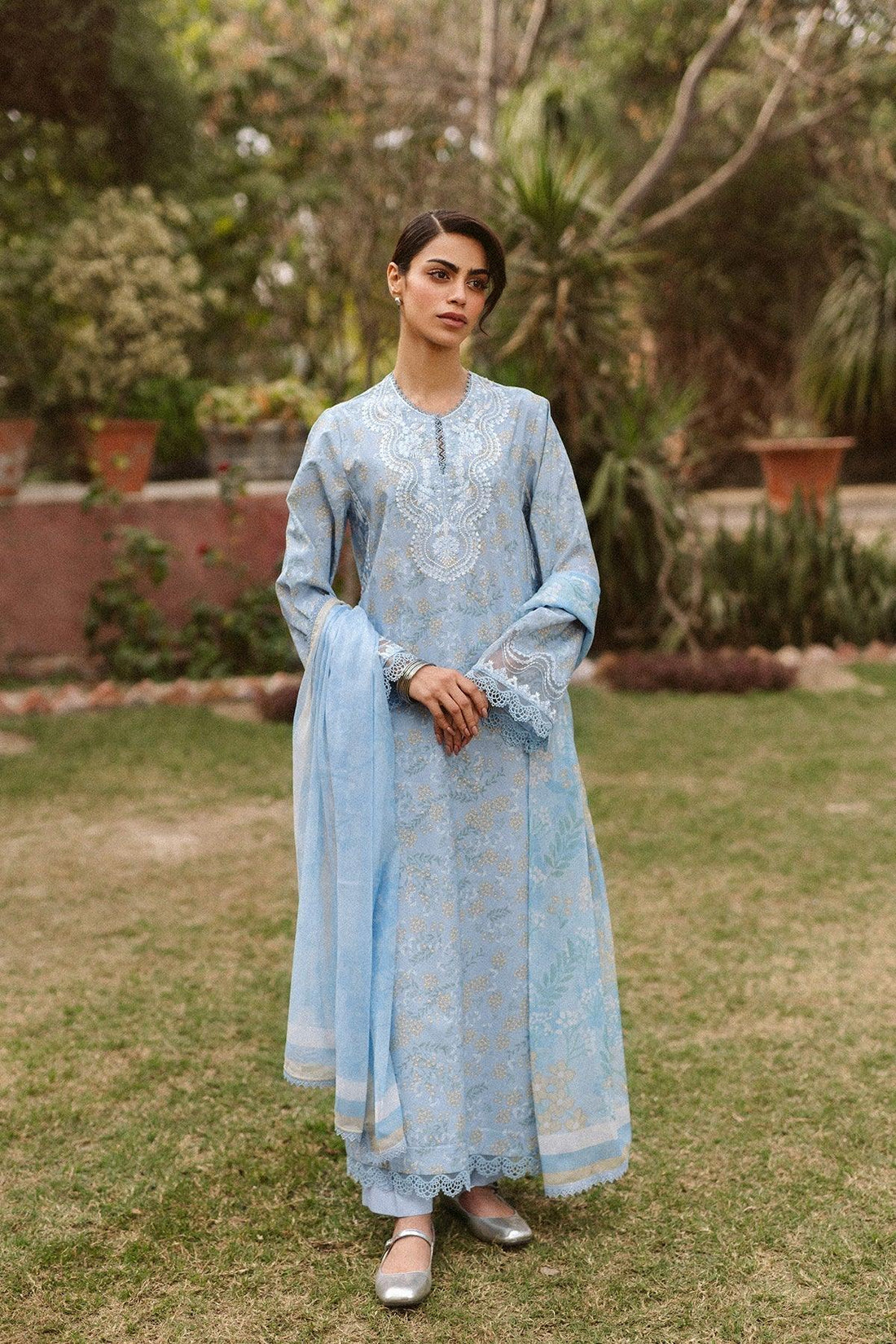 Ayzel | The Bare Minimum | Vezia - Rang-e-Khaas