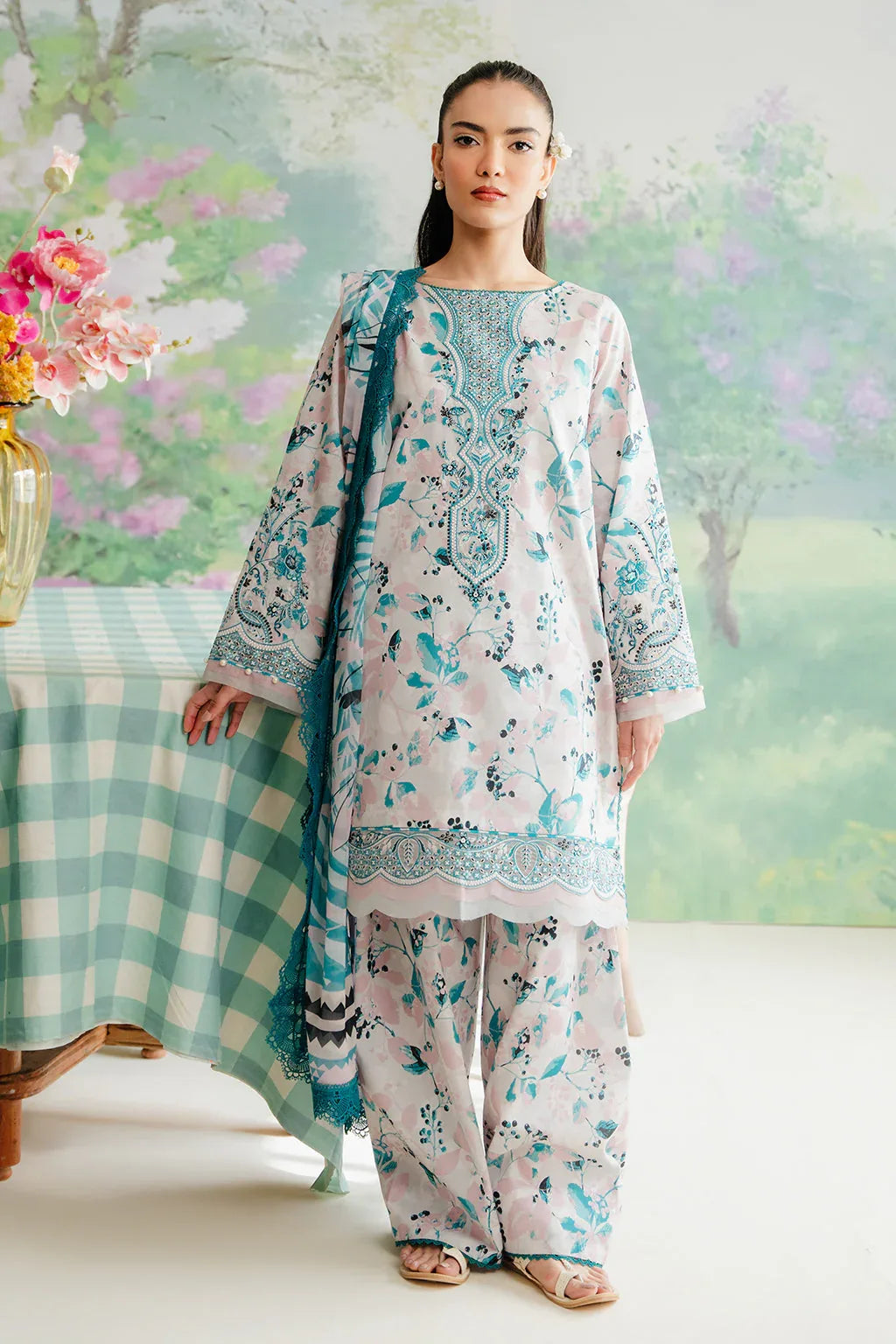 Afrozeh | The Floral Charm | Cashmere - Rang-e-Khaas