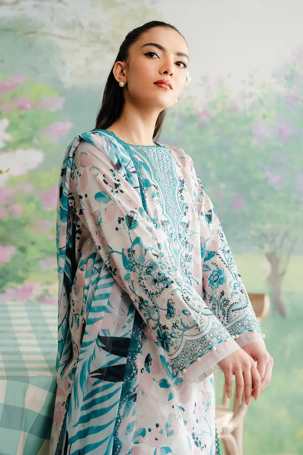 Afrozeh | The Floral Charm | Cashmere - Rang-e-Khaas