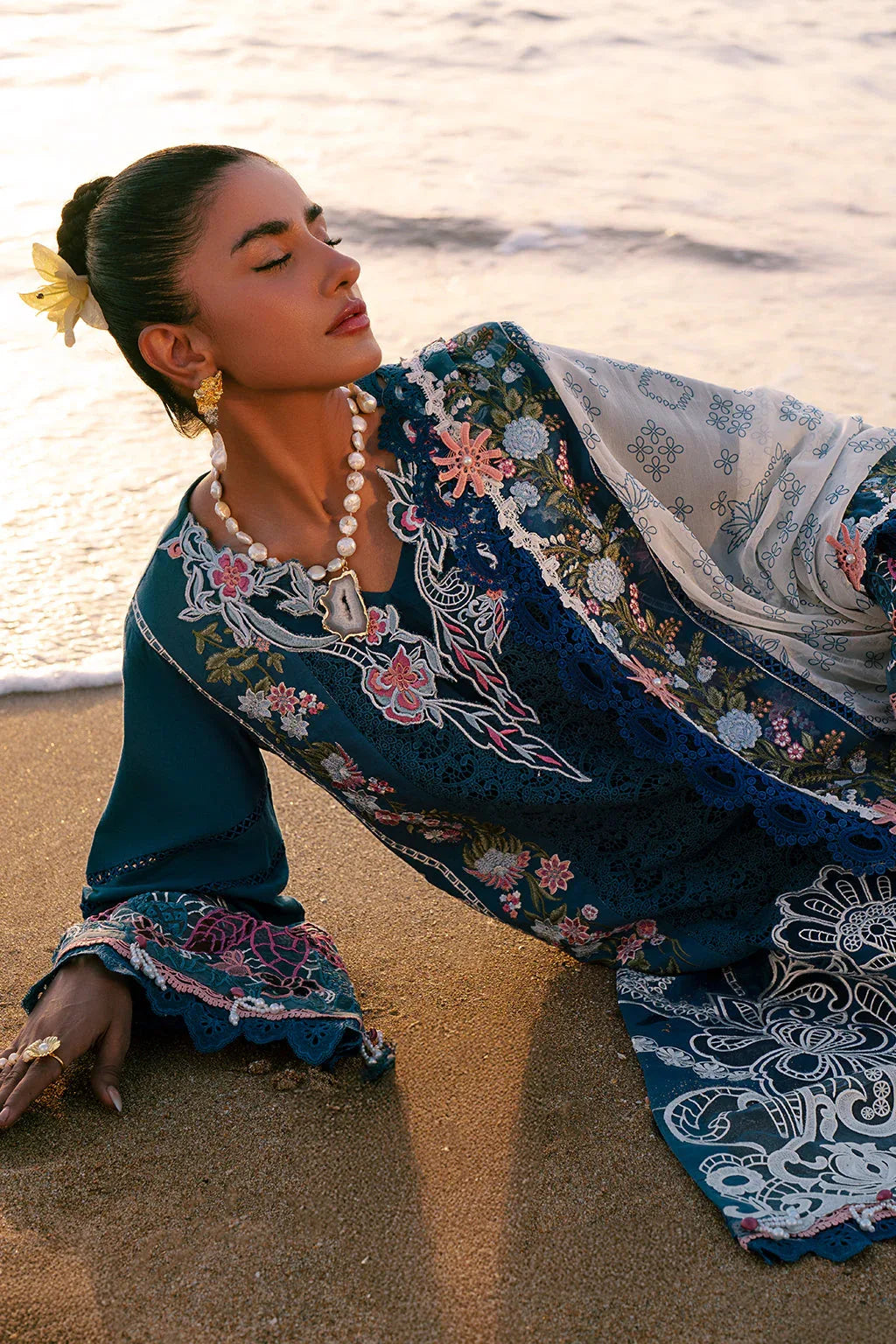 AJR Couture | Dastan Luxury Lawn 25 | Aura - Rang-e-Khaas