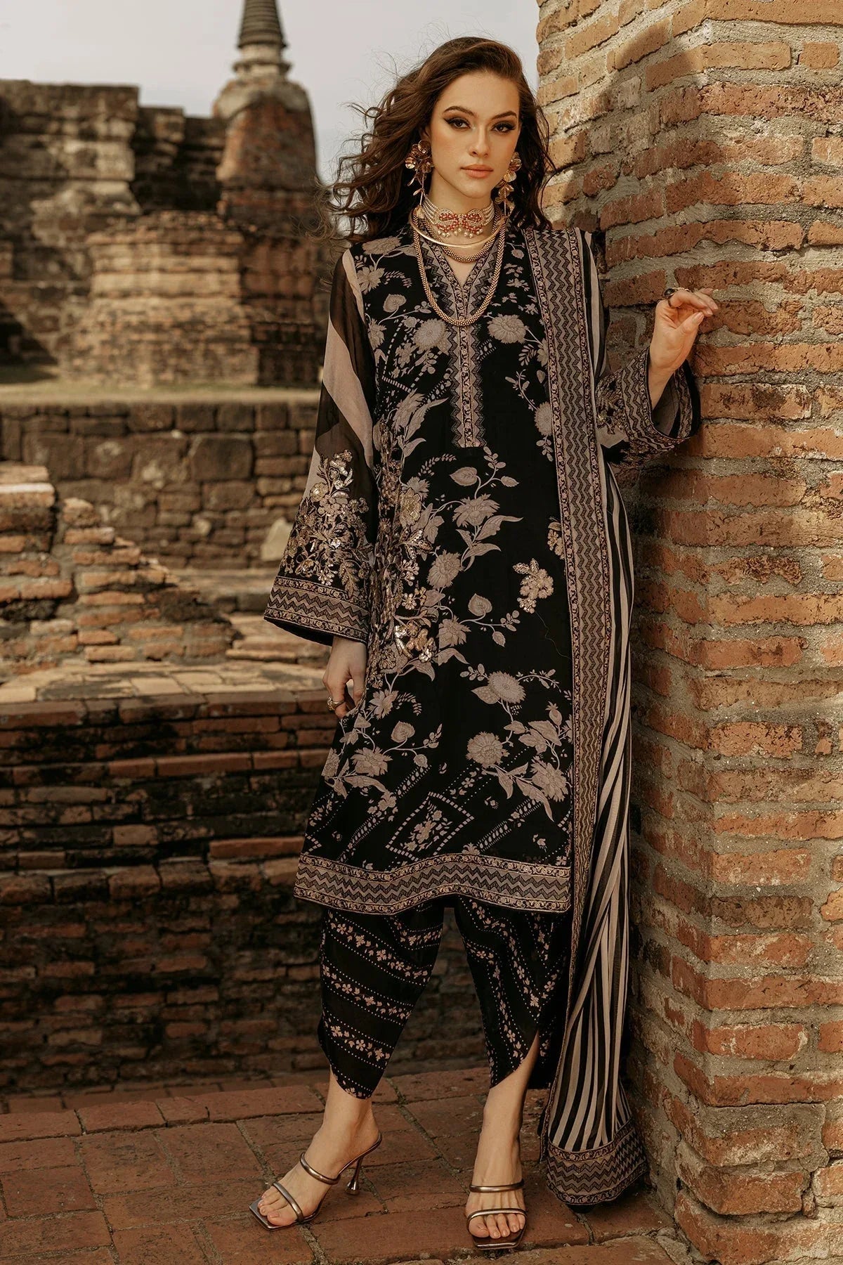 Charizma | Vasal Collection 25 | VSL25-02 - Rang-e-Khaas