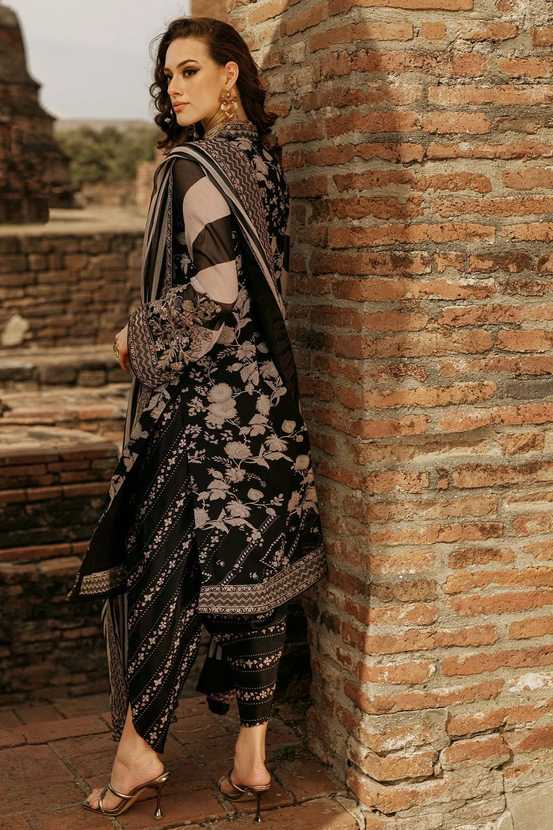 Charizma | Vasal Collection 25 | VSL25-02 - Rang-e-Khaas