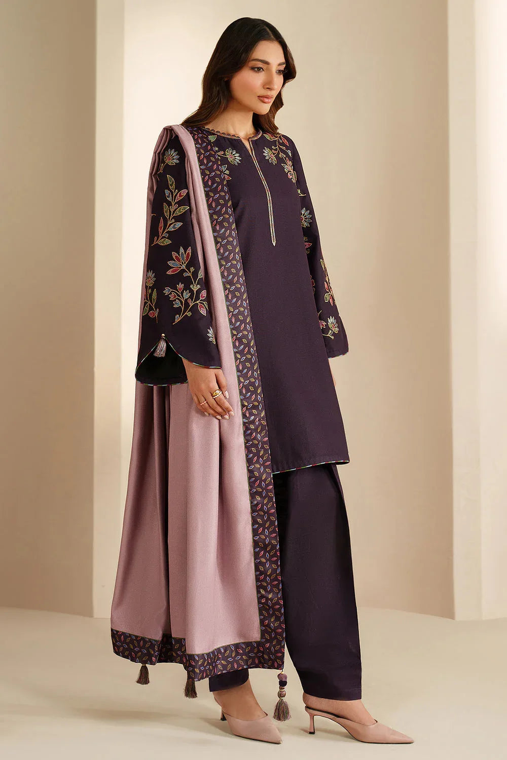Jazmin | Winter 25 | UW-0166 - Rang-e-Khaas
