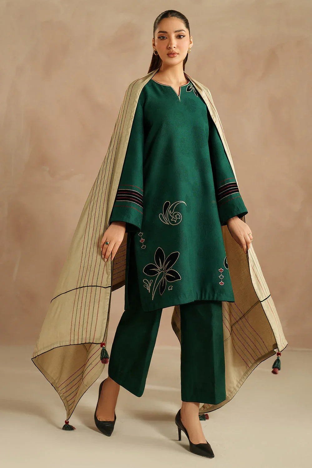 Jazmin | Winter 25 | UW-0168 - Rang-e-Khaas